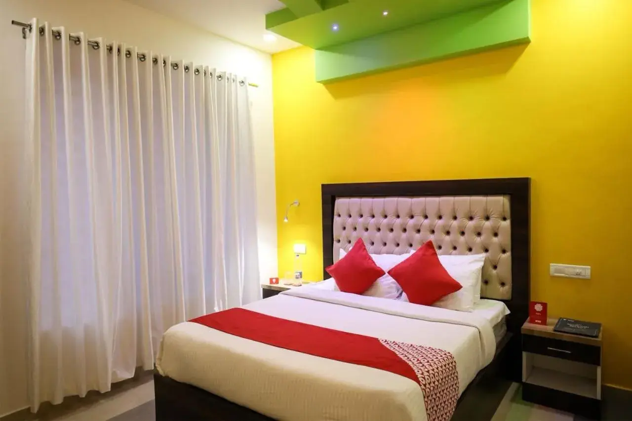 Deluxe Double Room (2 Adults + 1 Child) - single occupancy in Railview Residency Deluxe Double Room (2 Adults + 1 Child) - single occupancy in Railview Residency
