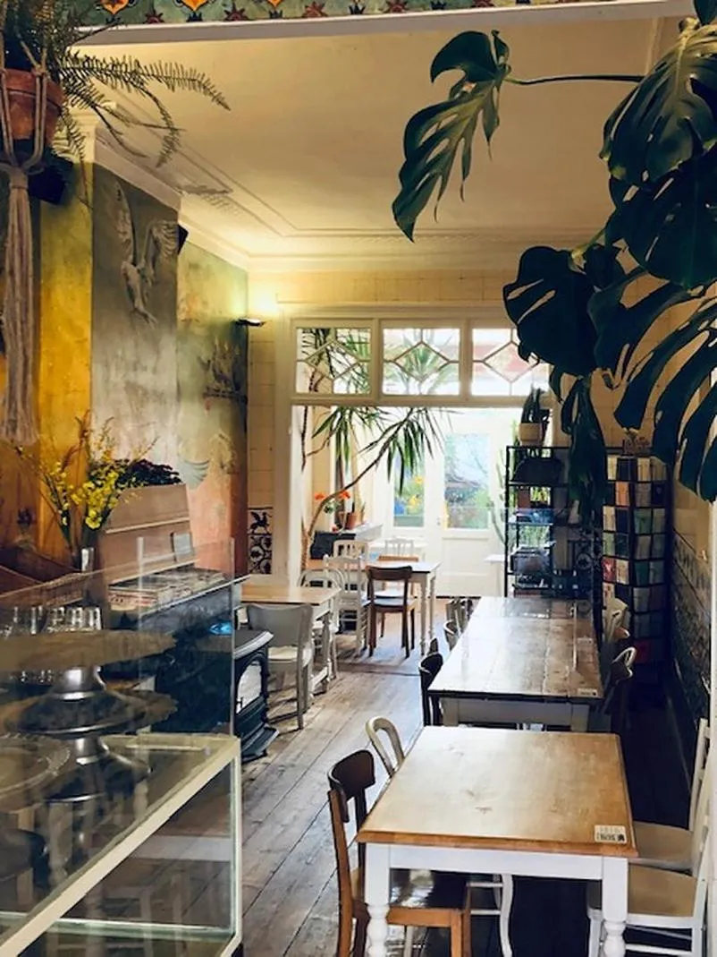 Restaurant/places to eat in Logies Lapin