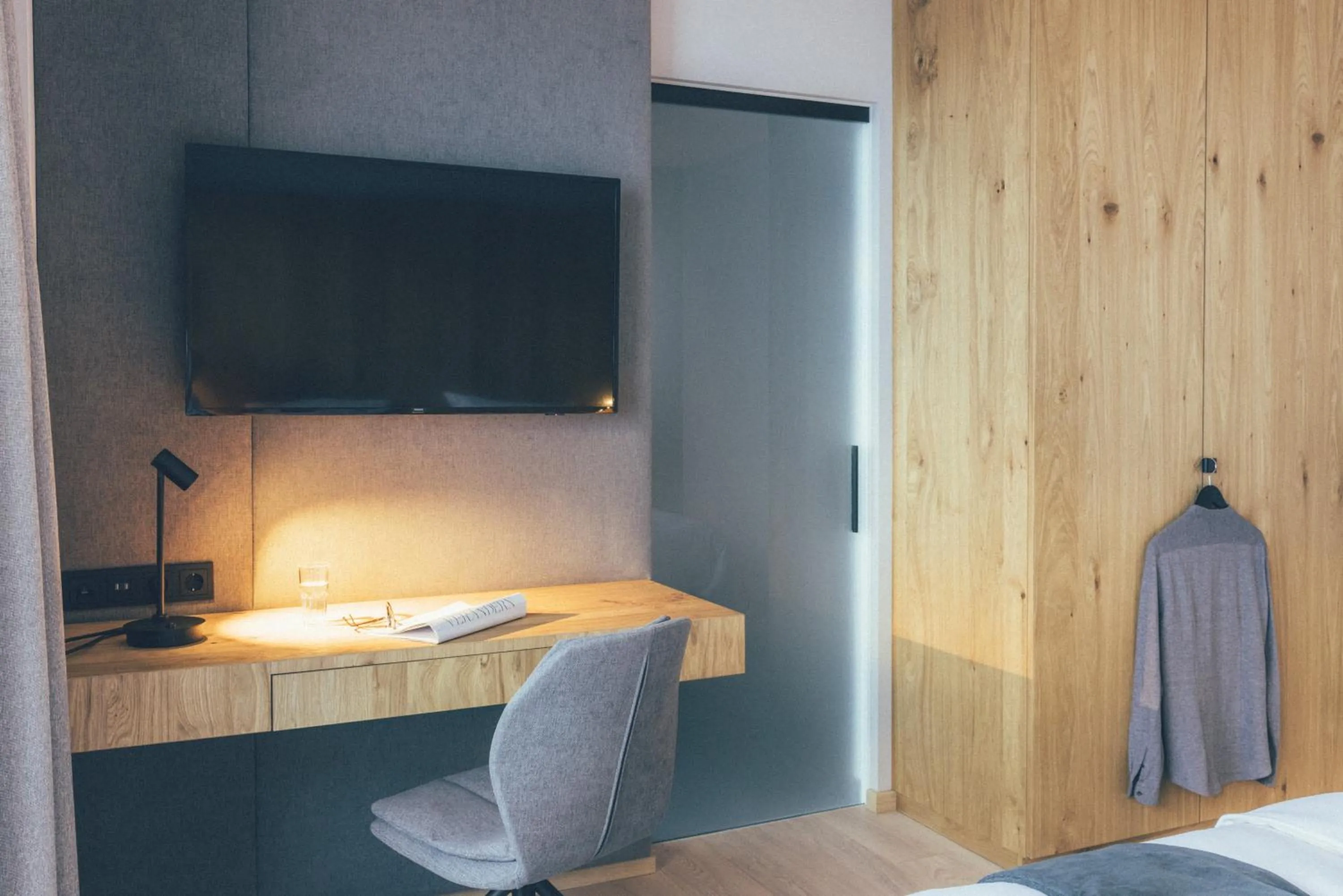 Seating area, Bed in DAS GERLOS - Boutique Hotel