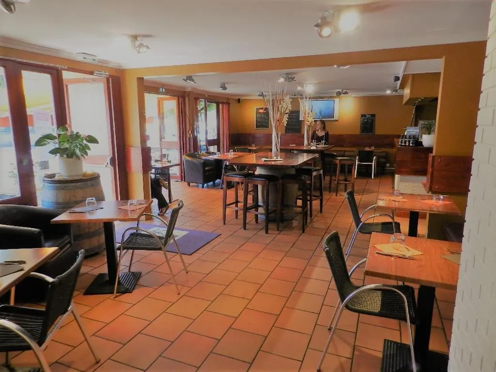 Restaurant/places to eat in Logis Les Provinciales