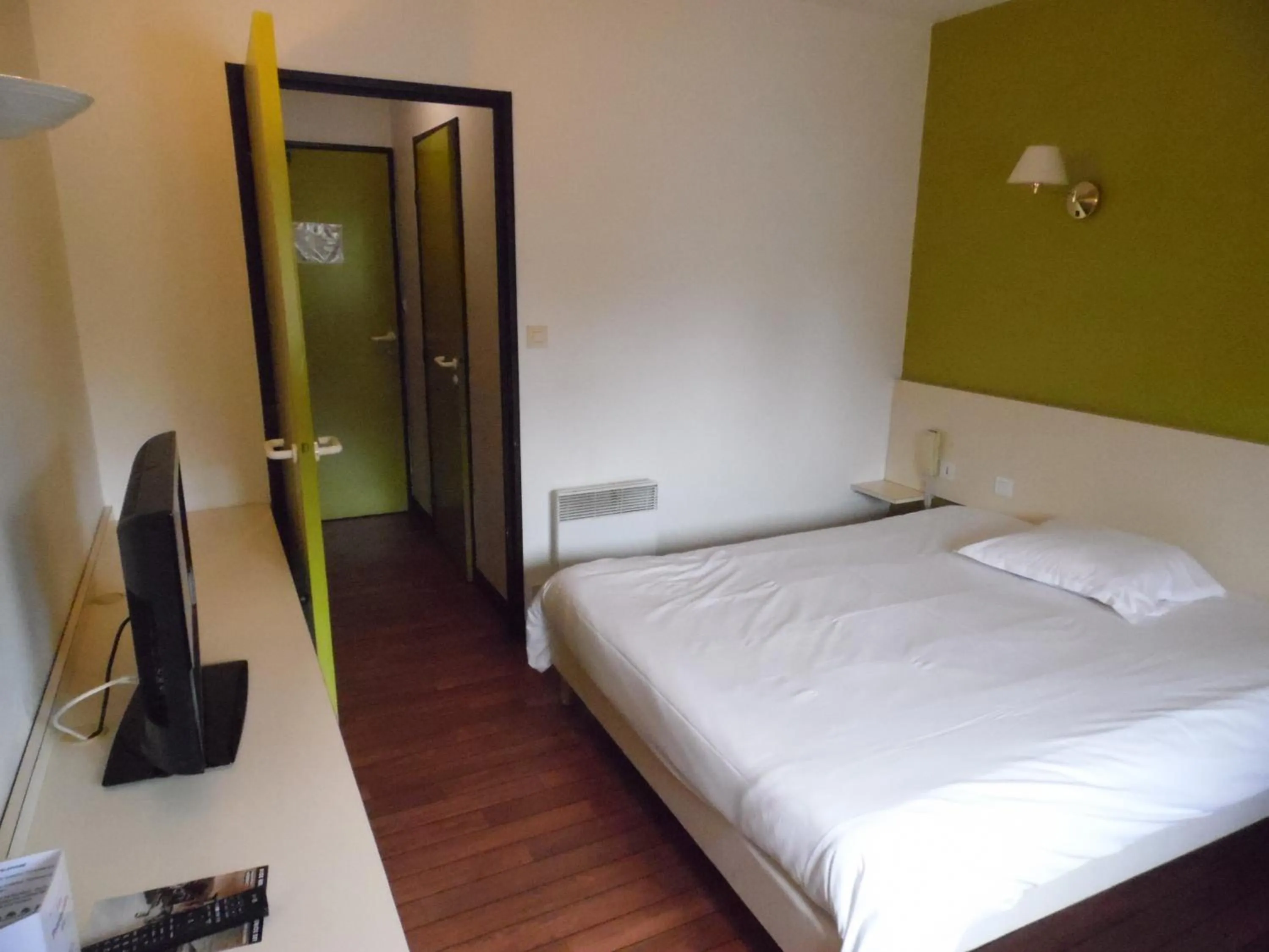 Bed in Logis Les Provinciales