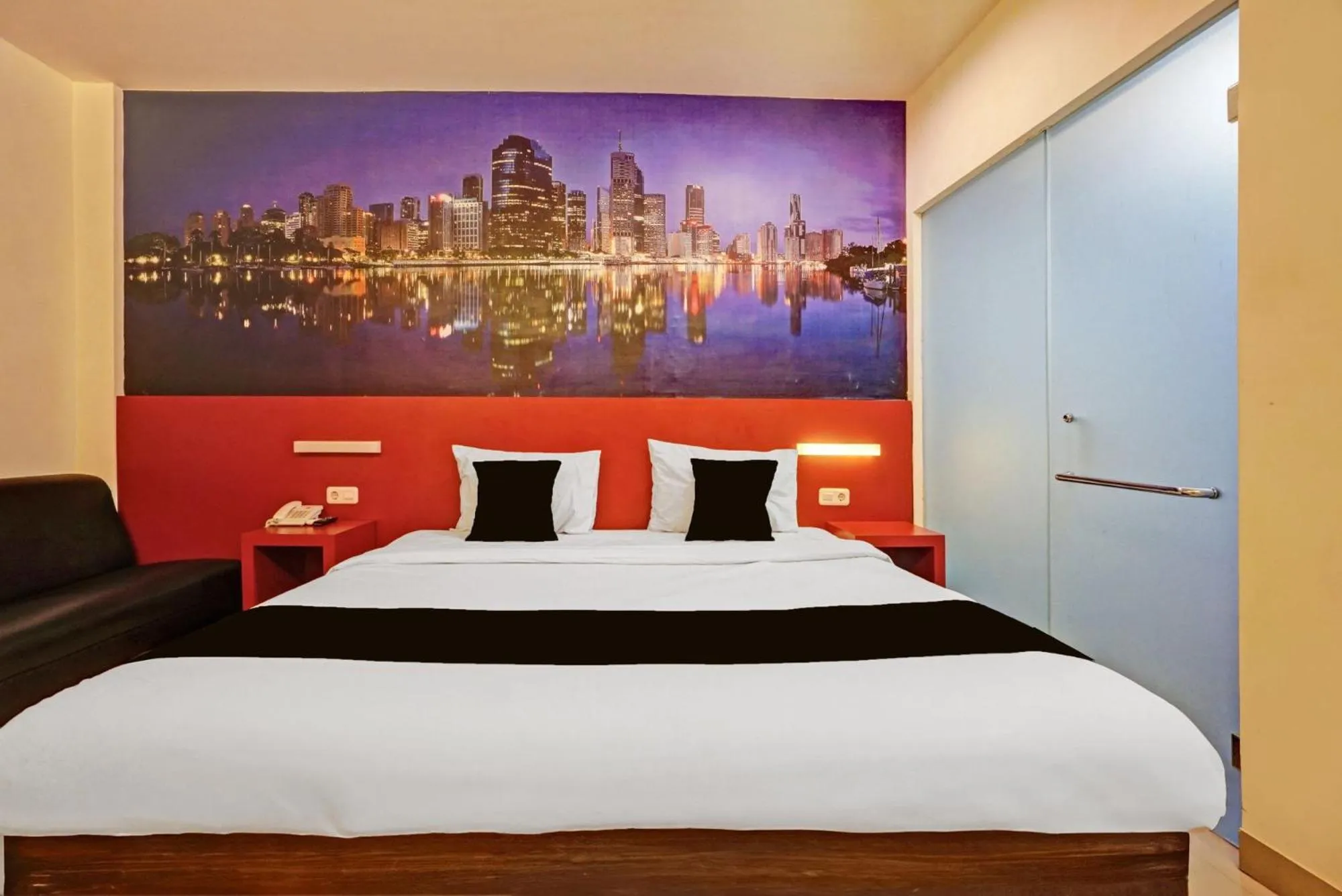 Bedroom, Bed in Townhouse Oak Malang near ITN Malang formerly Fariz Hotel Singosari