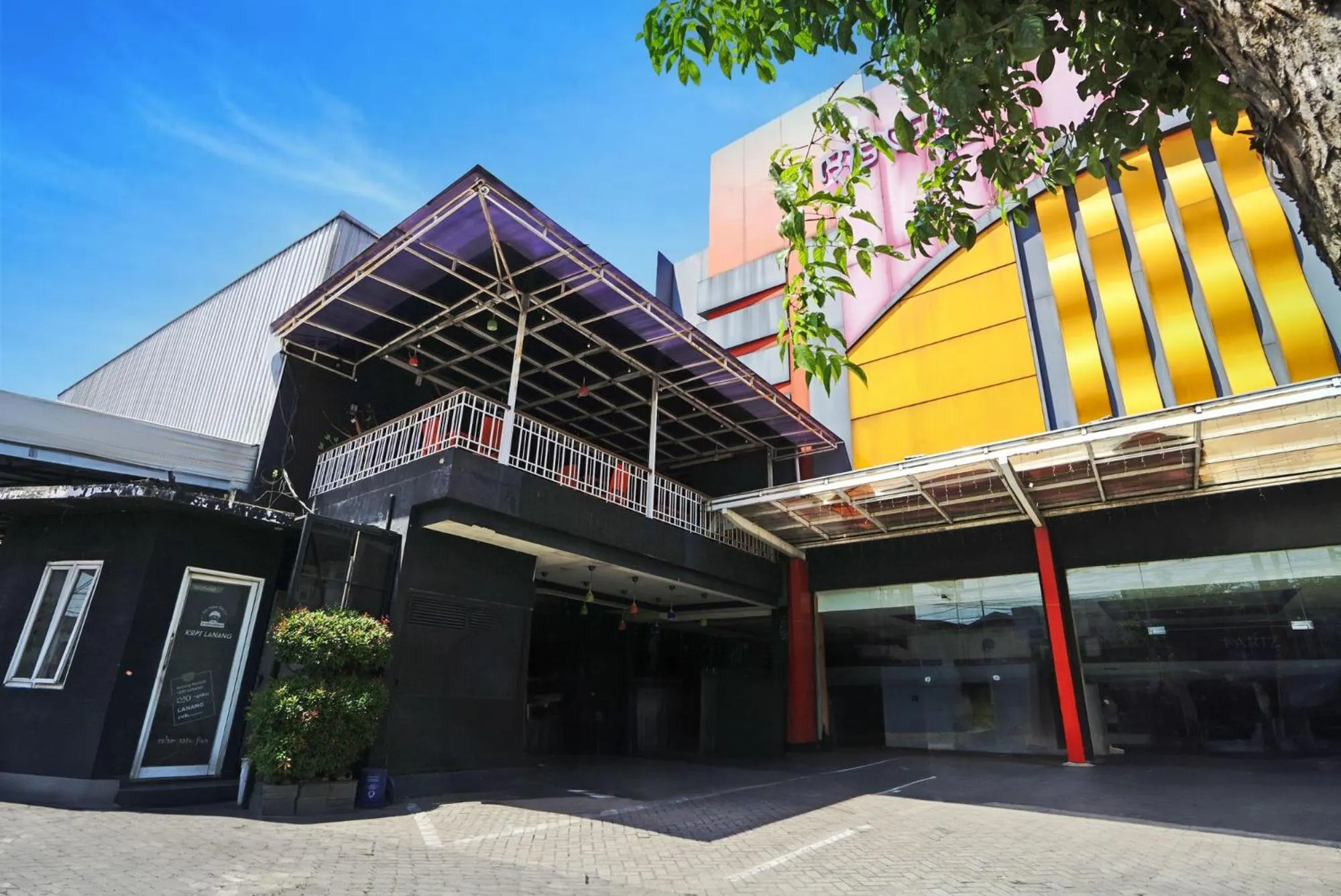 Property building in Townhouse Oak Malang near ITN Malang formerly Fariz Hotel Singosari