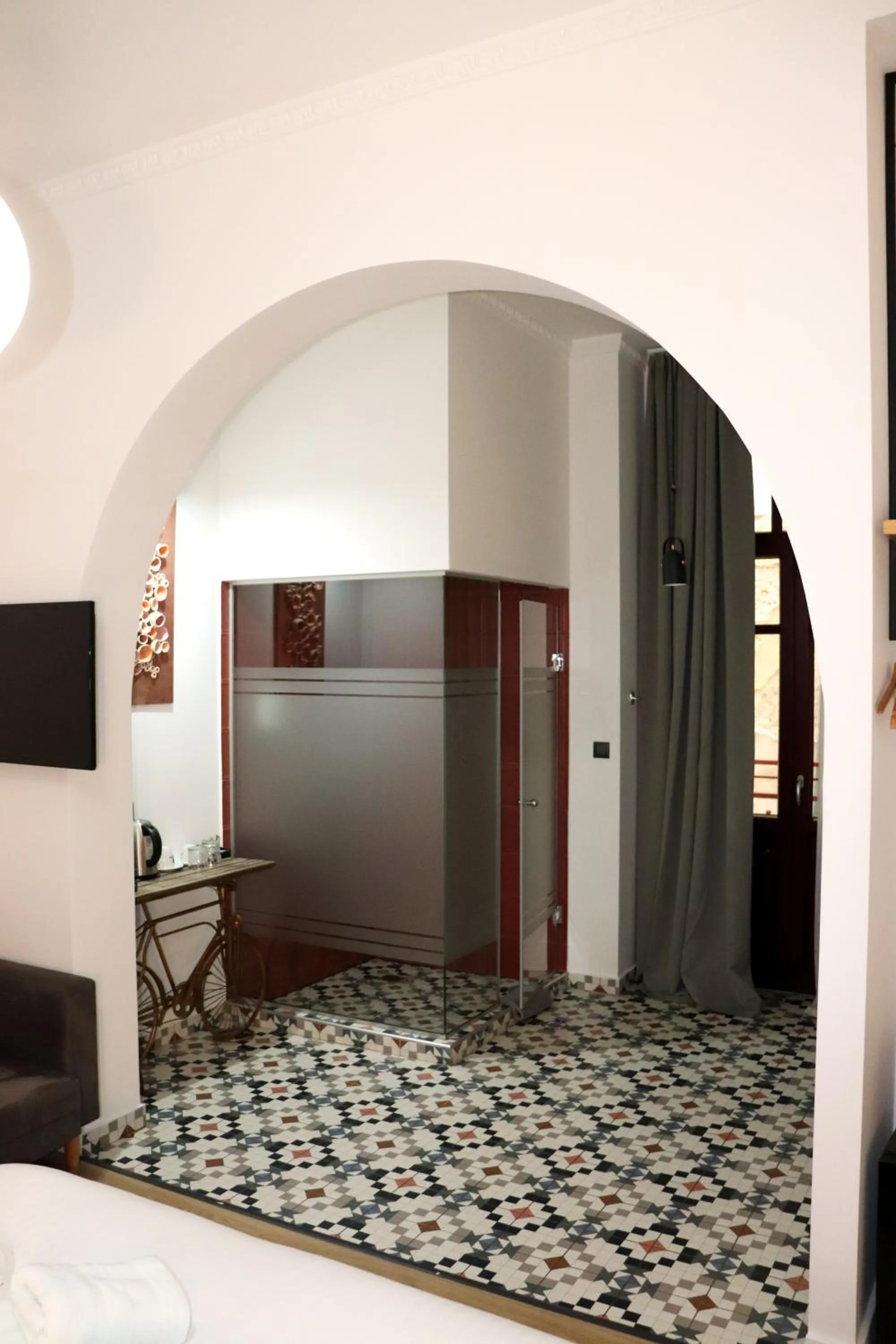 Shower in The Maroon Bottle Luxury Suites