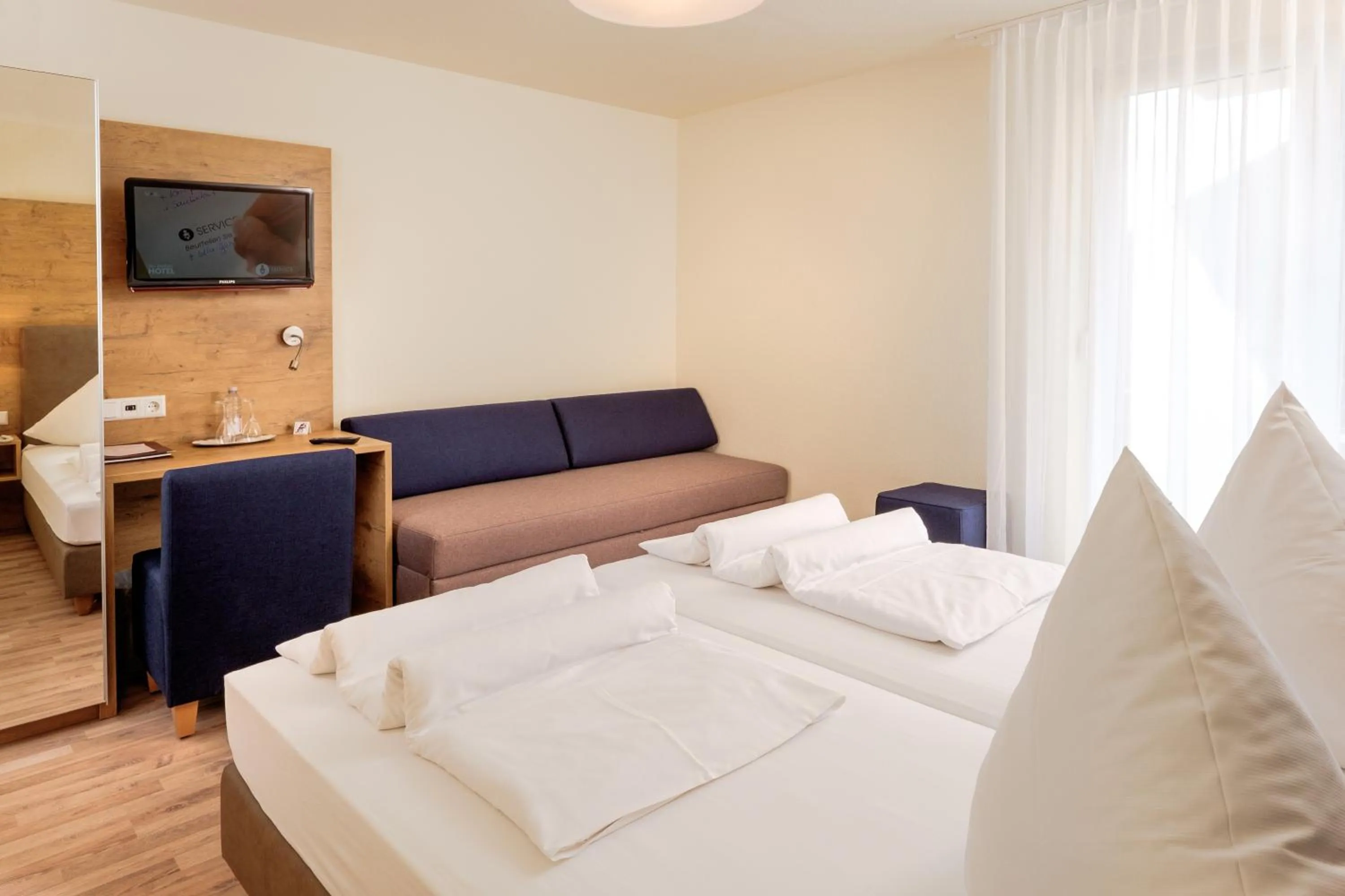 Photo of the whole room, Bed in Hotel Mythos