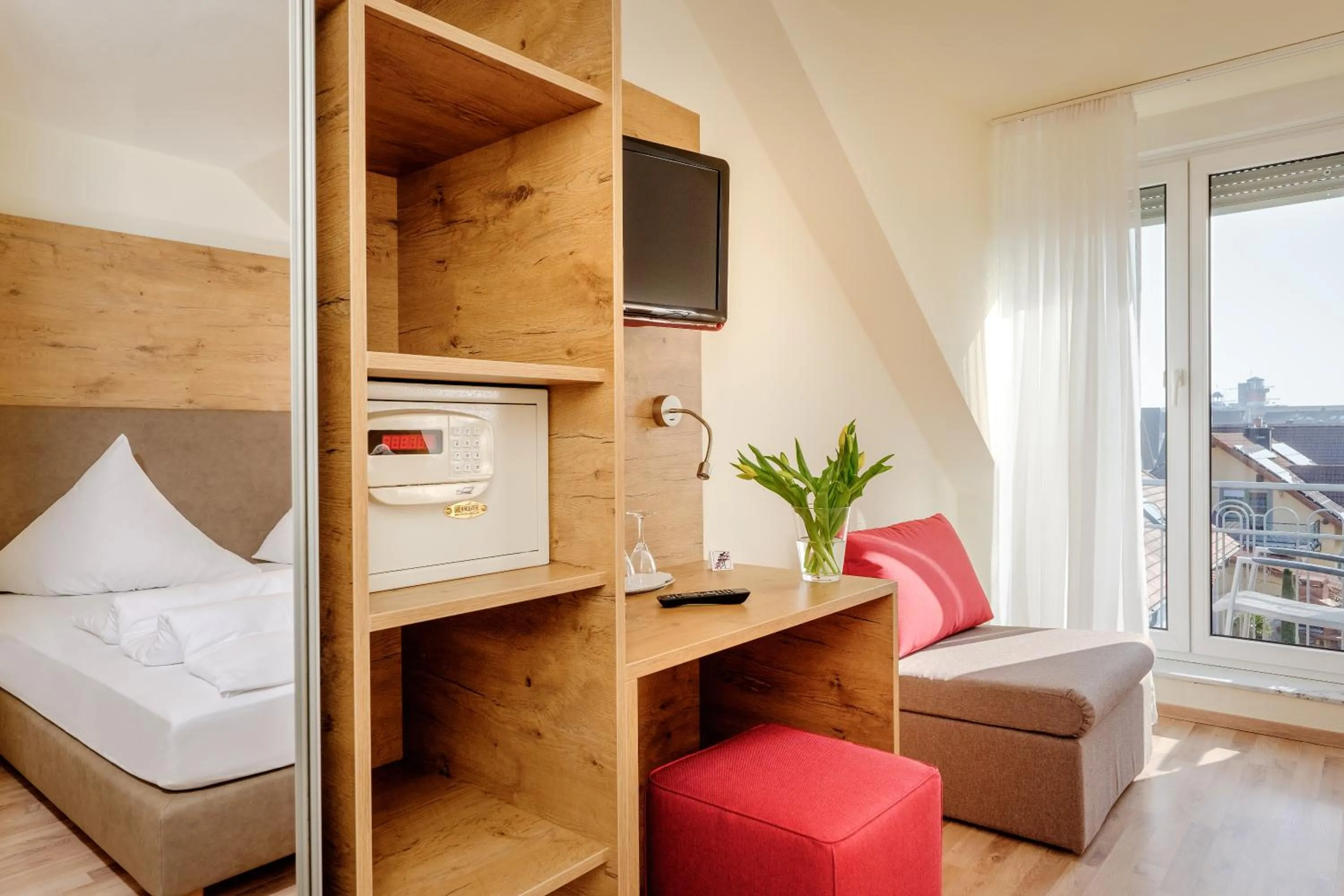 Photo of the whole room, Bed in Hotel Mythos