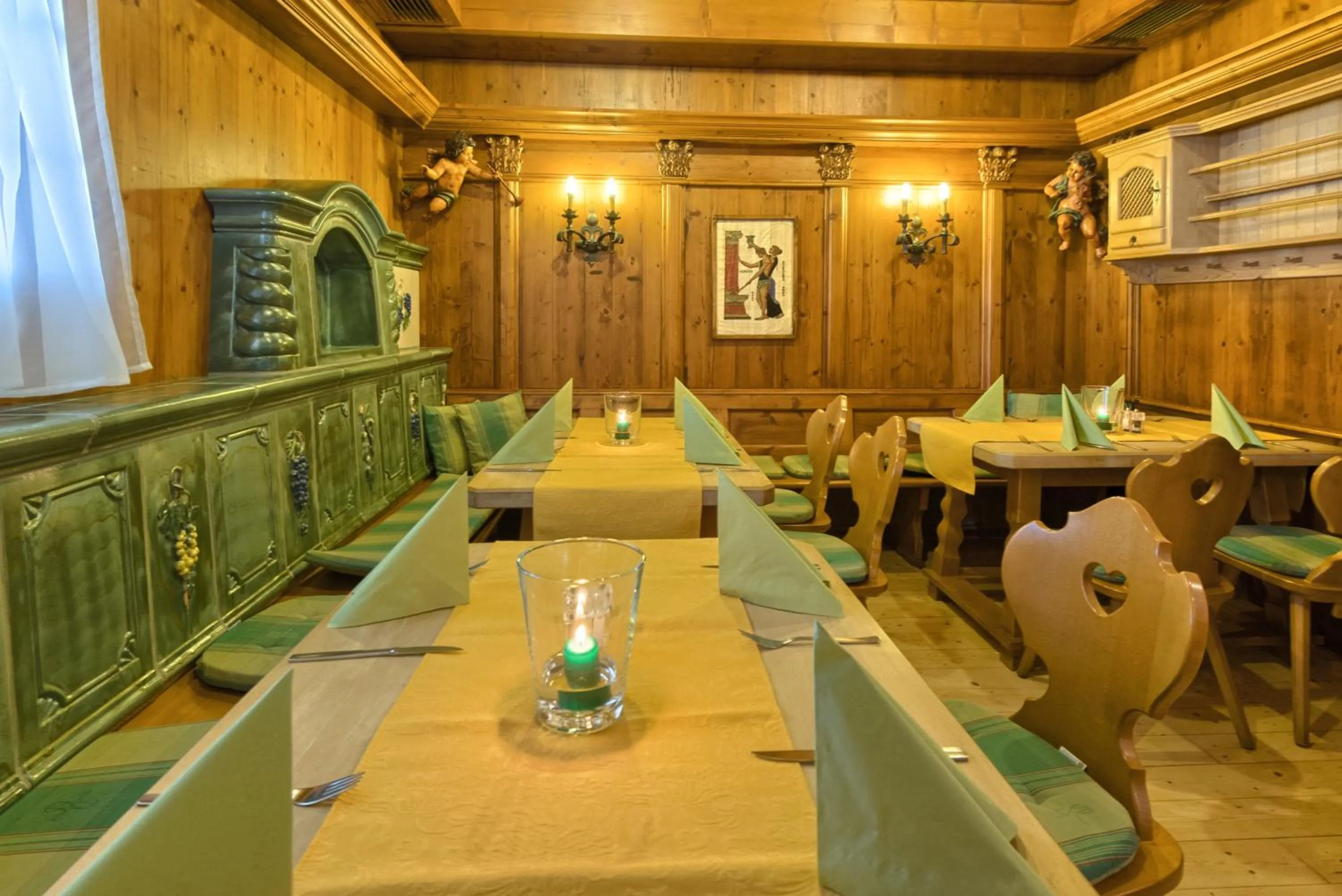 Restaurant/places to eat in Hotel Mythos