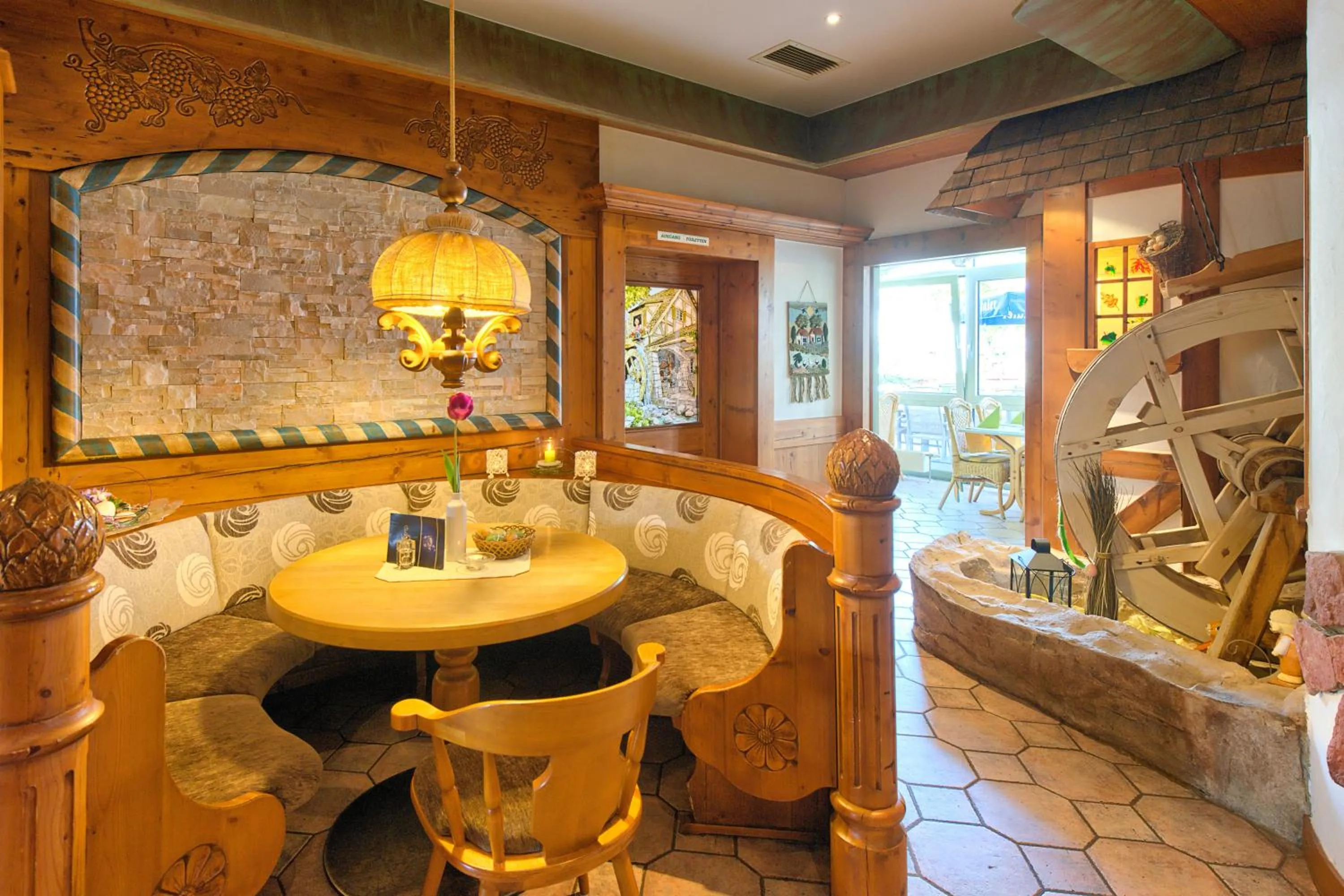 Restaurant/places to eat in Hotel Mythos