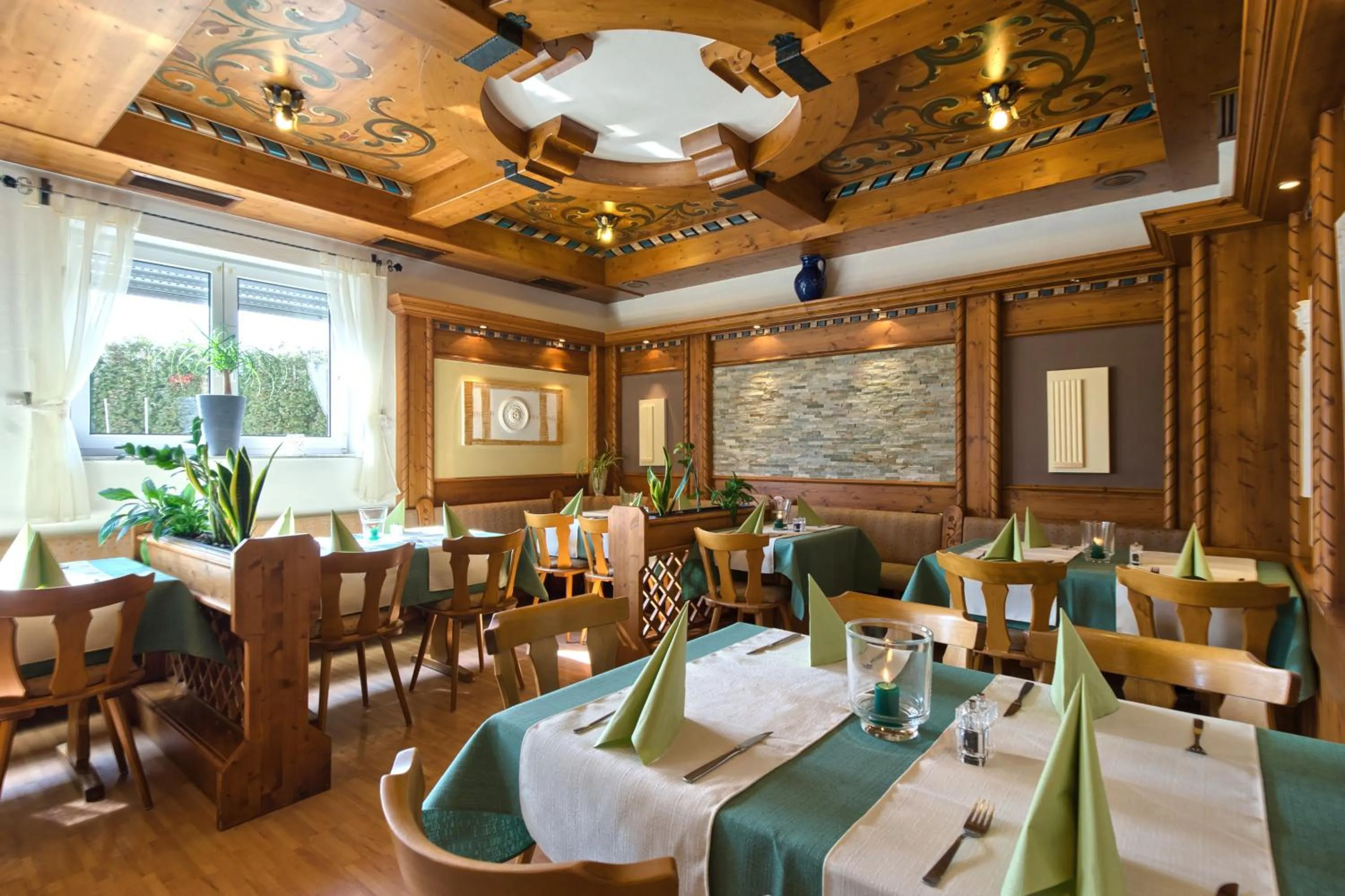 Restaurant/places to eat in Hotel Mythos