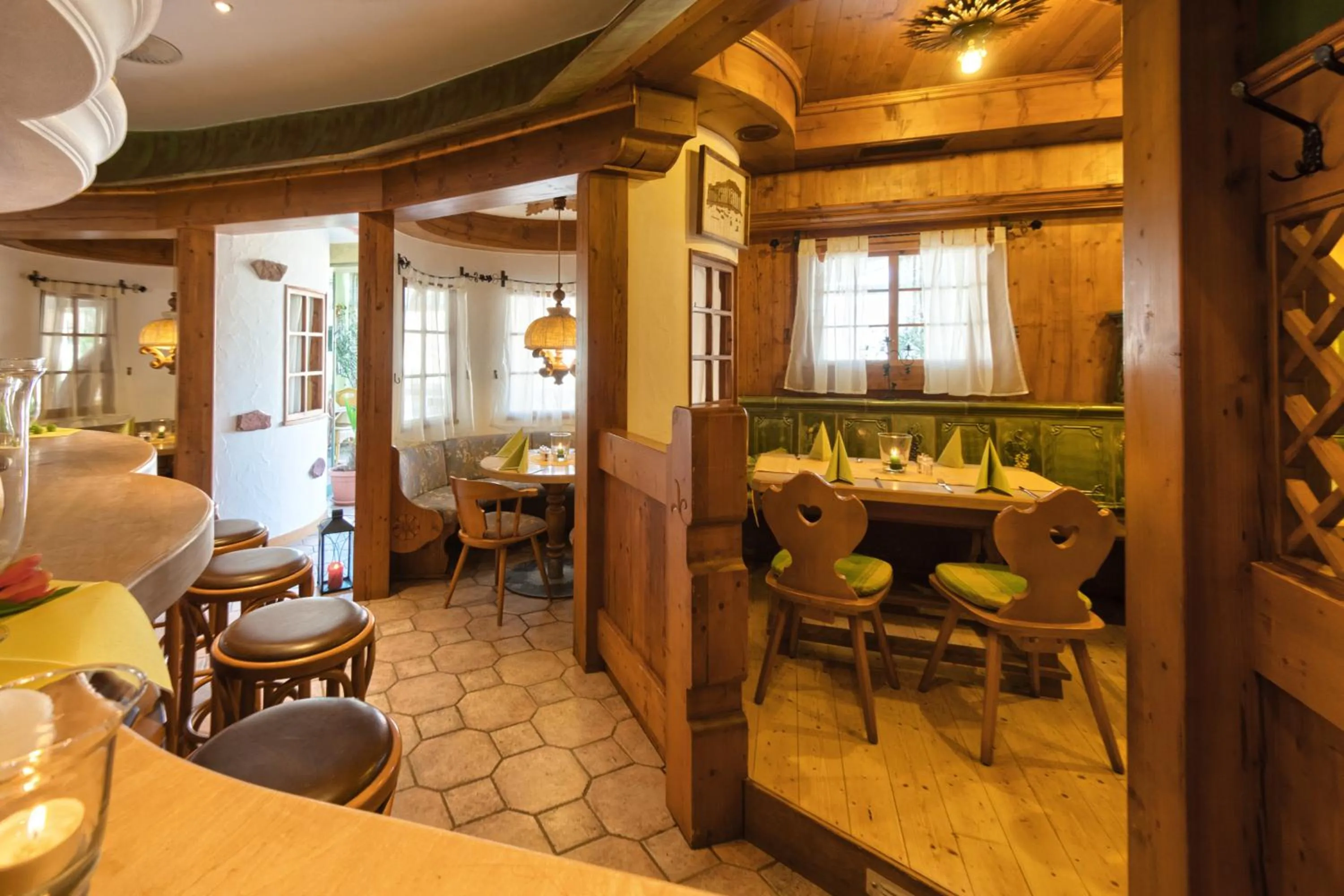 Restaurant/places to eat in Hotel Mythos