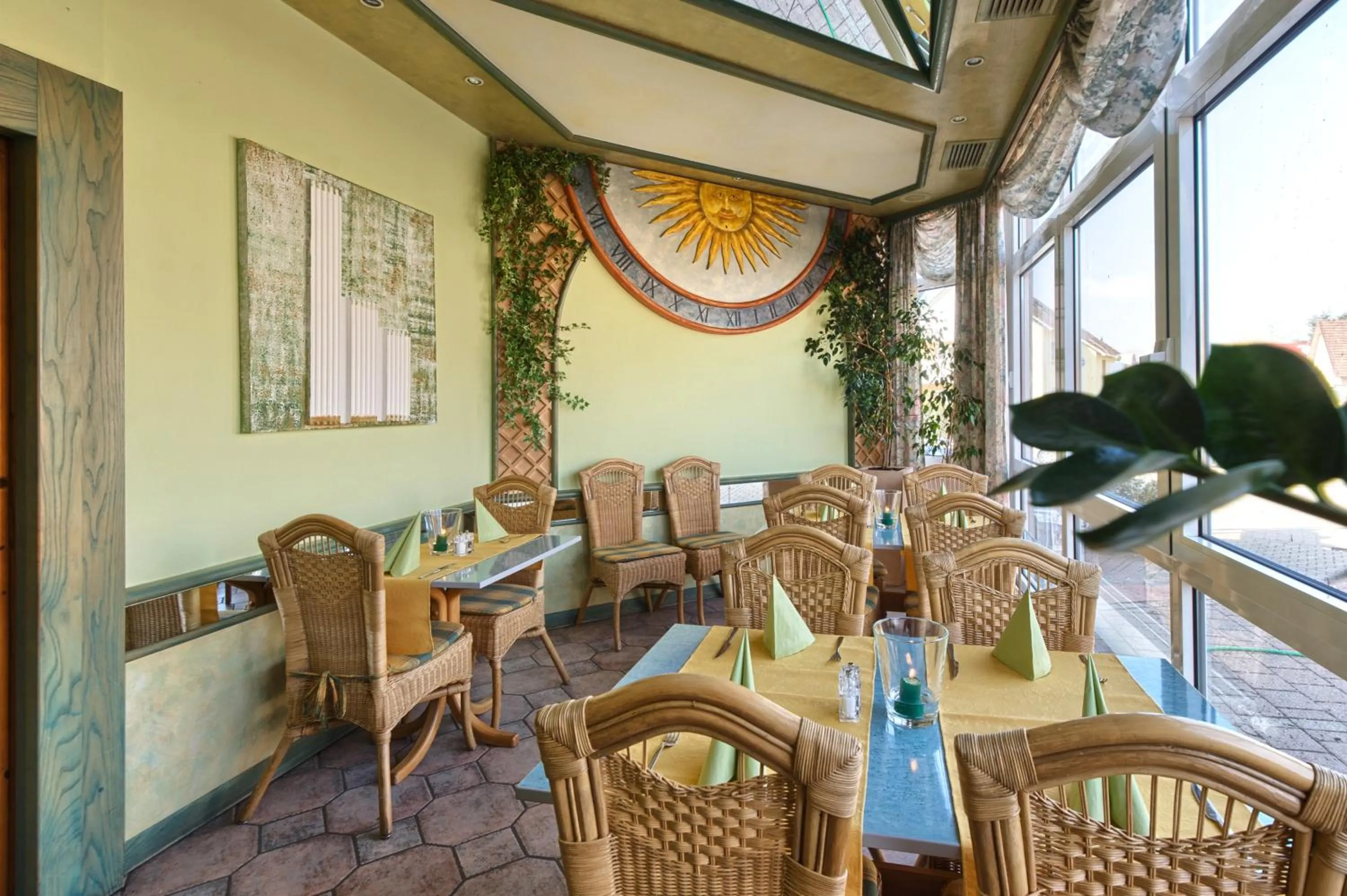 Restaurant/places to eat in Hotel Mythos