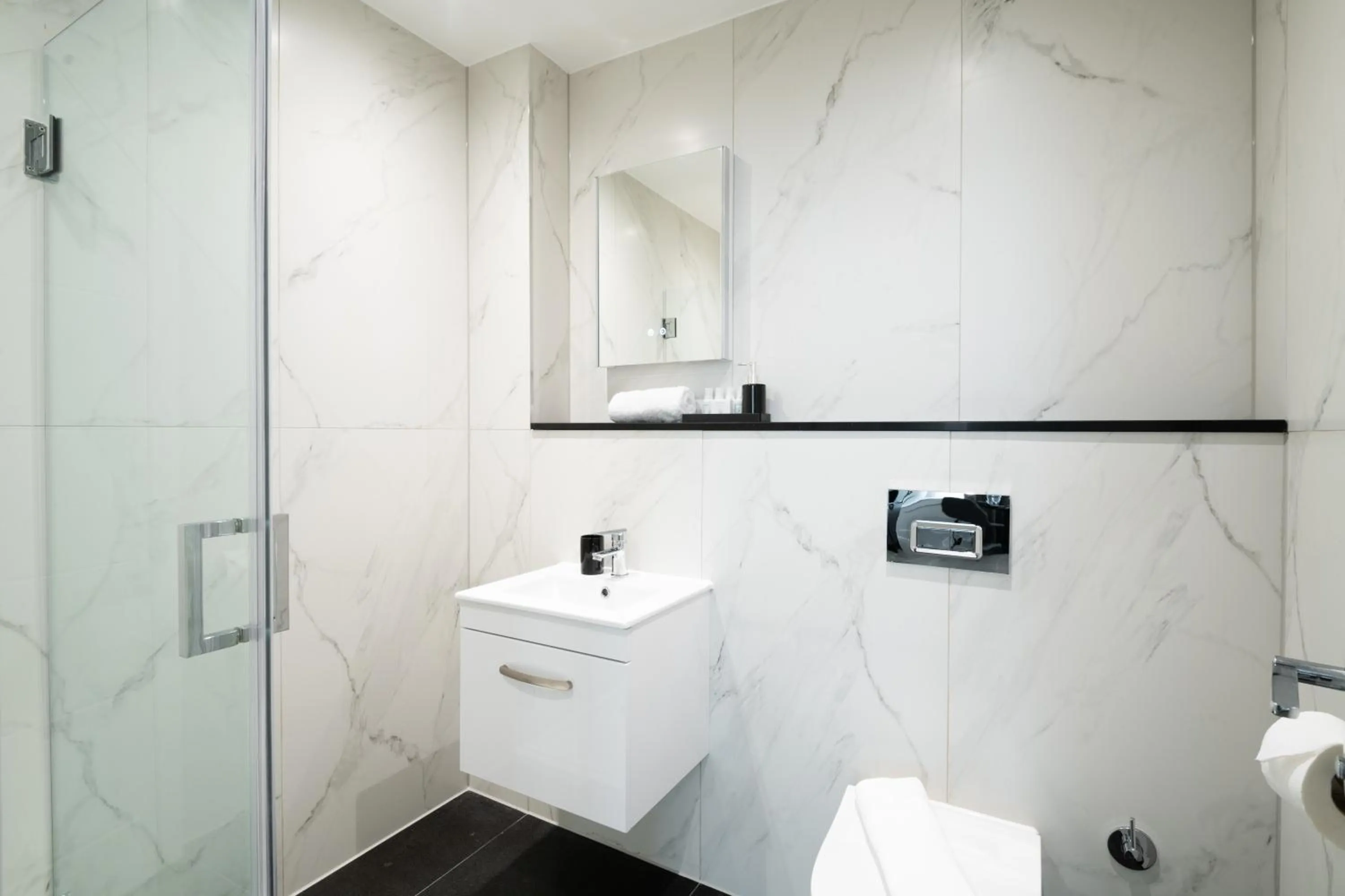 Toilet in No. 2 Queensberry Place by Stayo