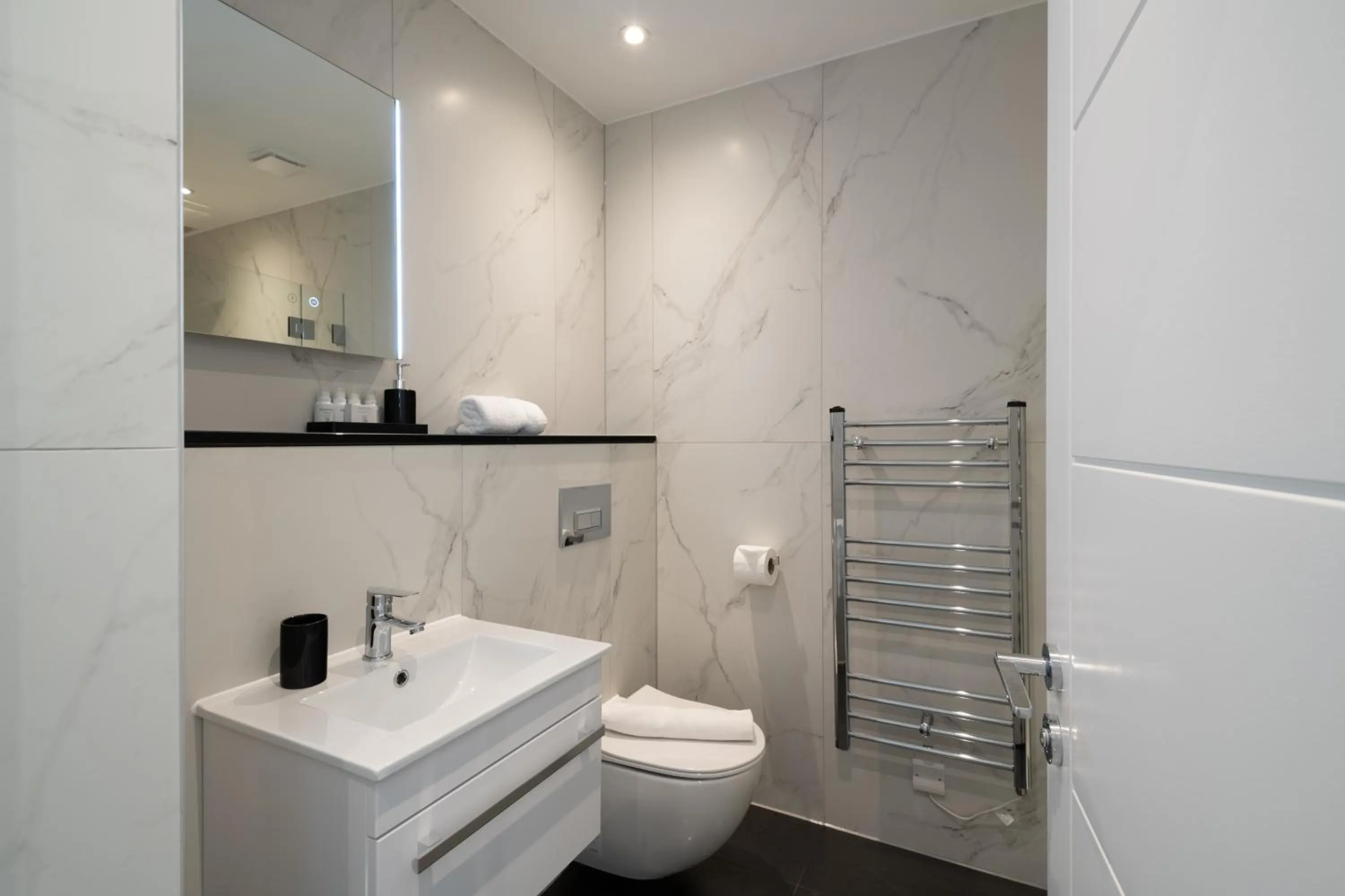 Toilet in No. 2 Queensberry Place by Stayo