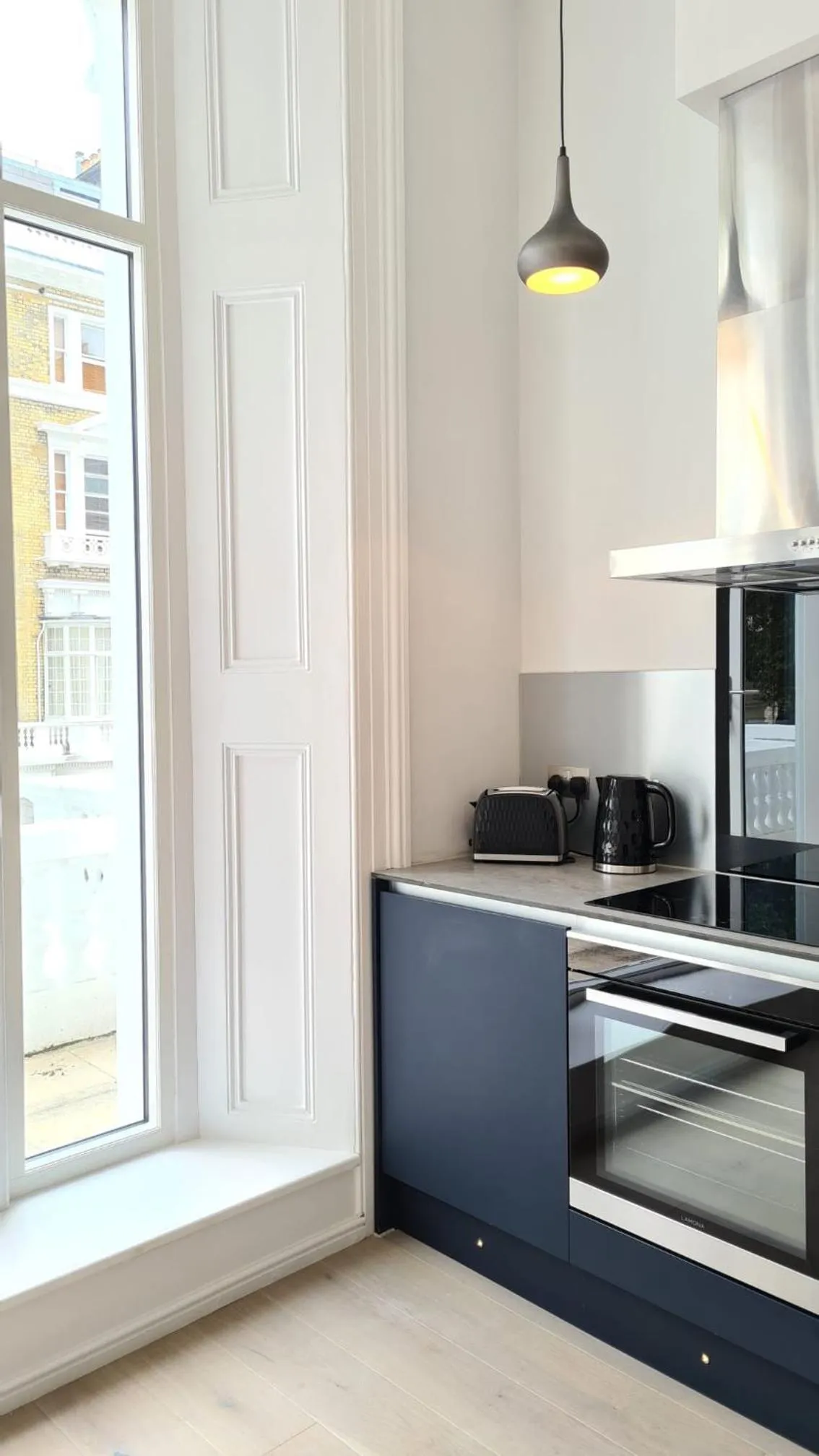 Kitchen or kitchenette in No. 2 Queensberry Place by Stayo