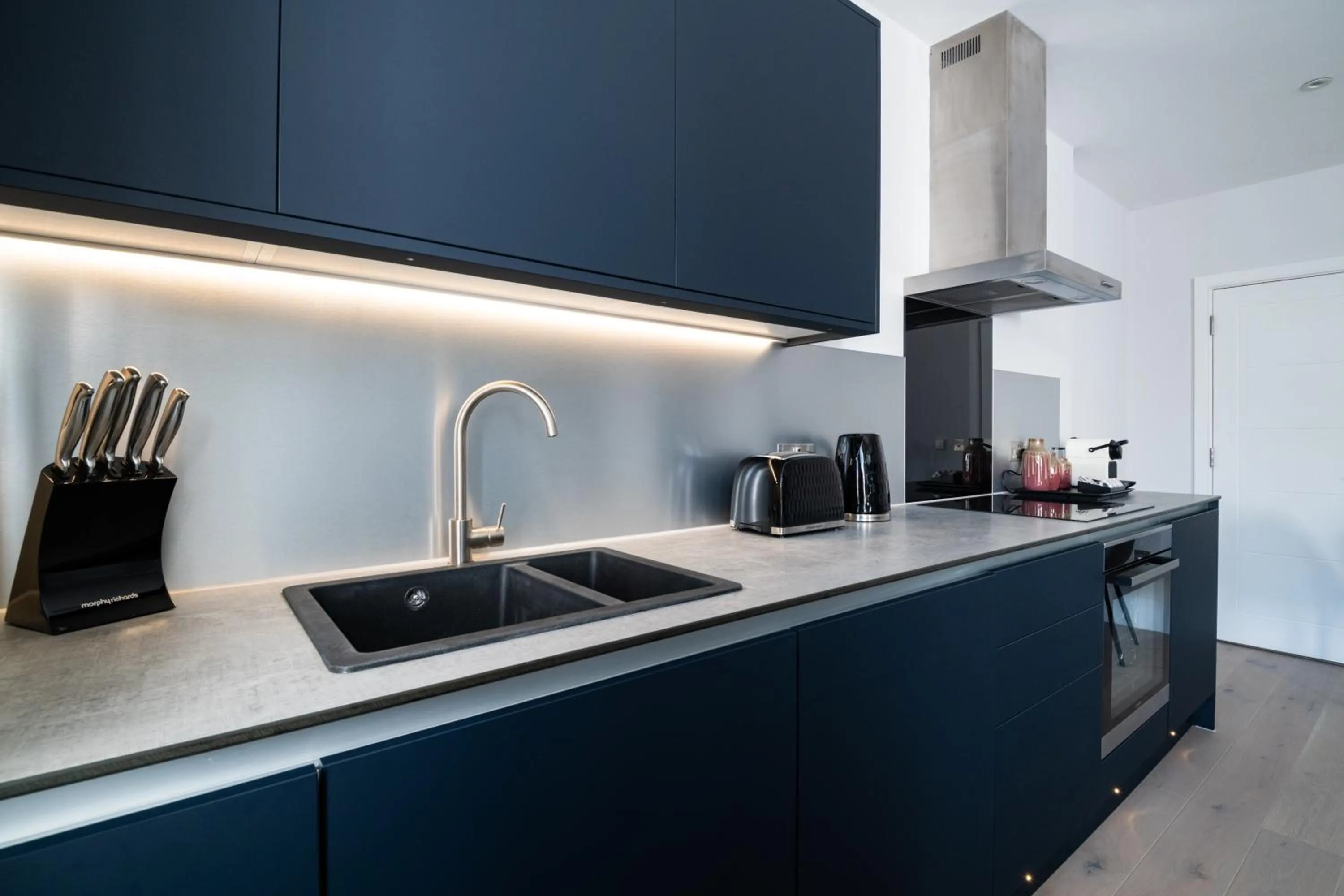 Kitchen or kitchenette in No. 2 Queensberry Place by Stayo