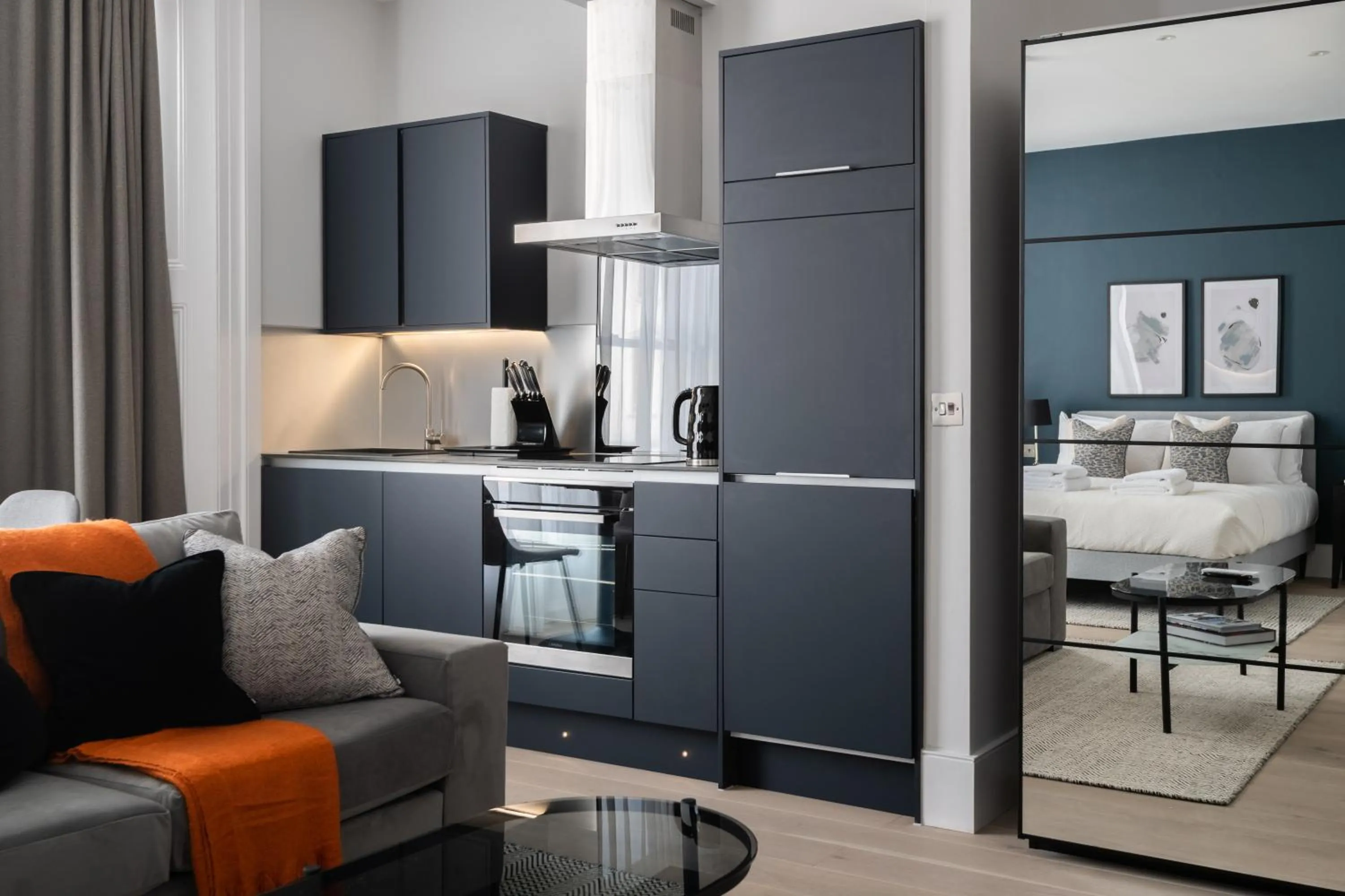 Kitchen or kitchenette in No. 2 Queensberry Place by Stayo