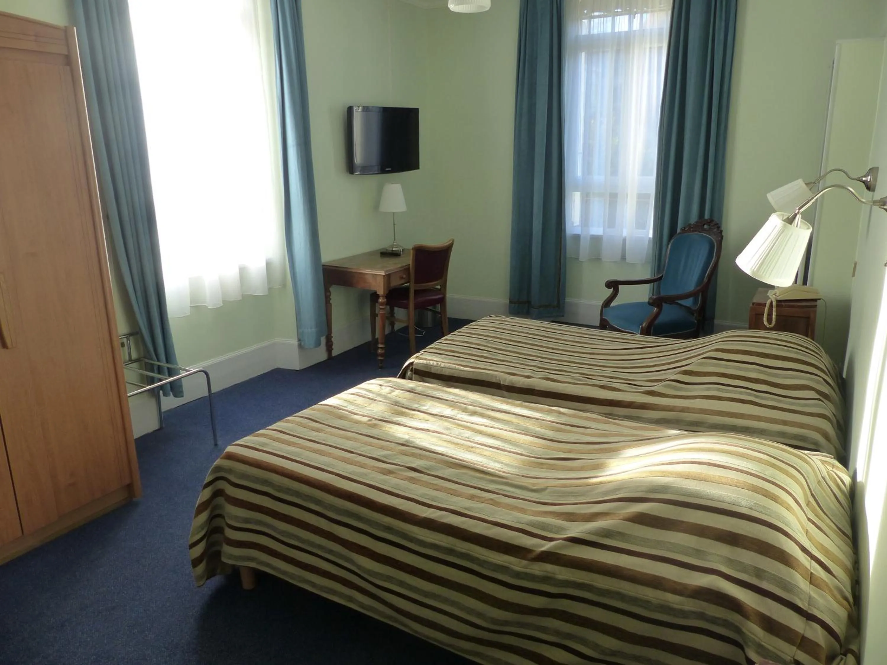 Twin Room in Hôtel des Thermes