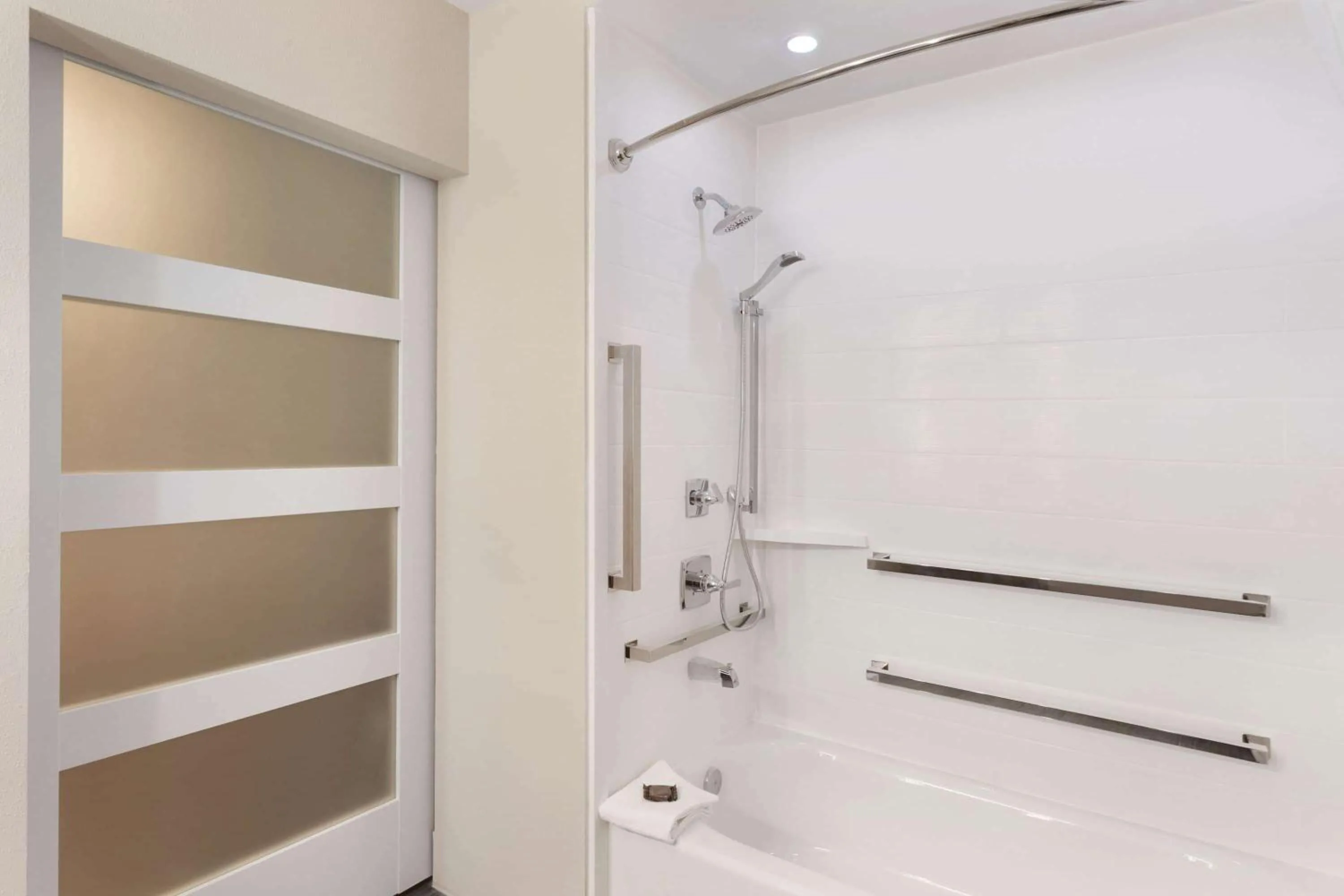 Bathroom in Wingate by Wyndham Murfreesboro-NEAR MTSU