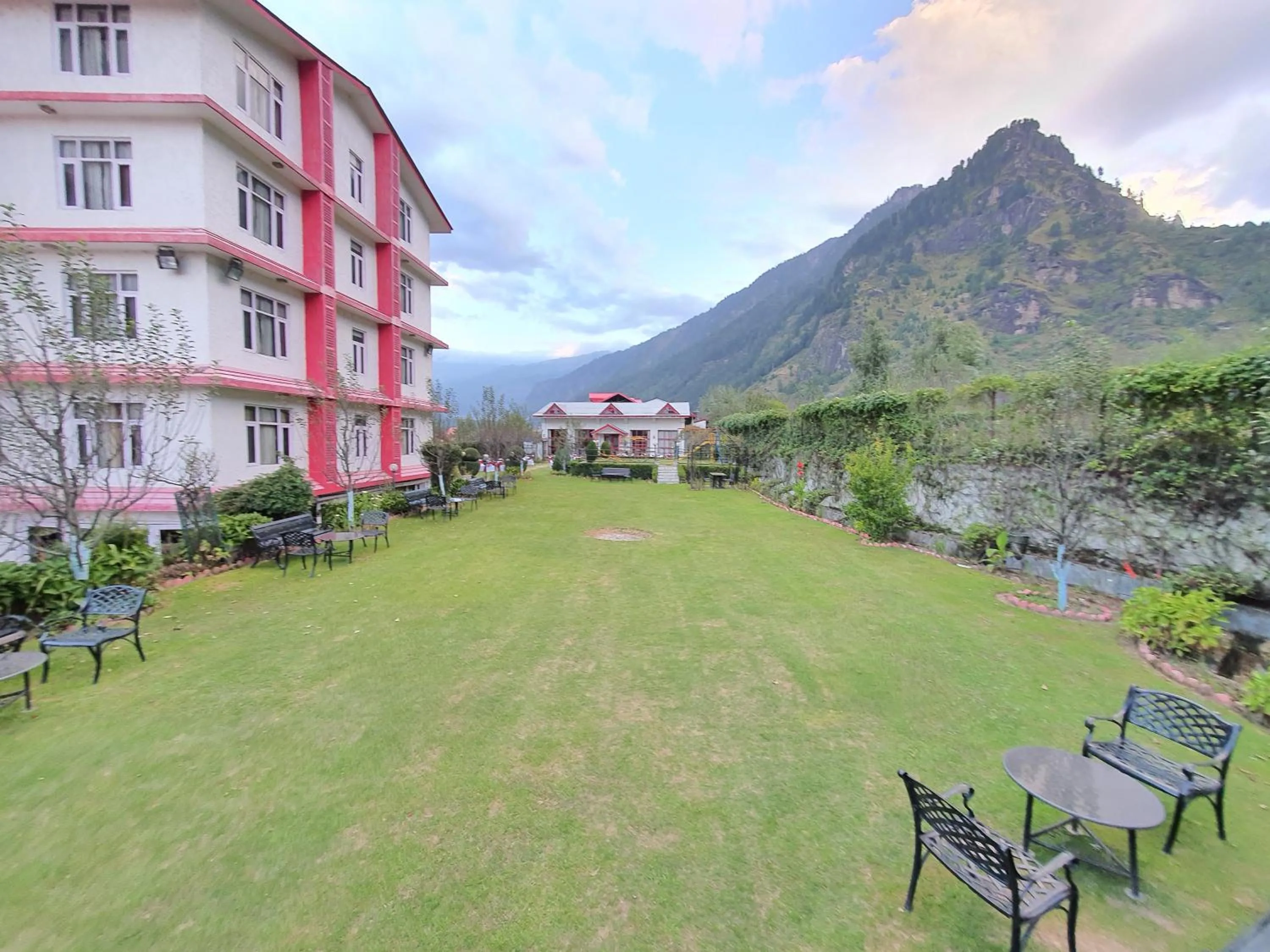 Property building in De Vivendi Resorts, Manali with 35000 Sqft Open Lawn