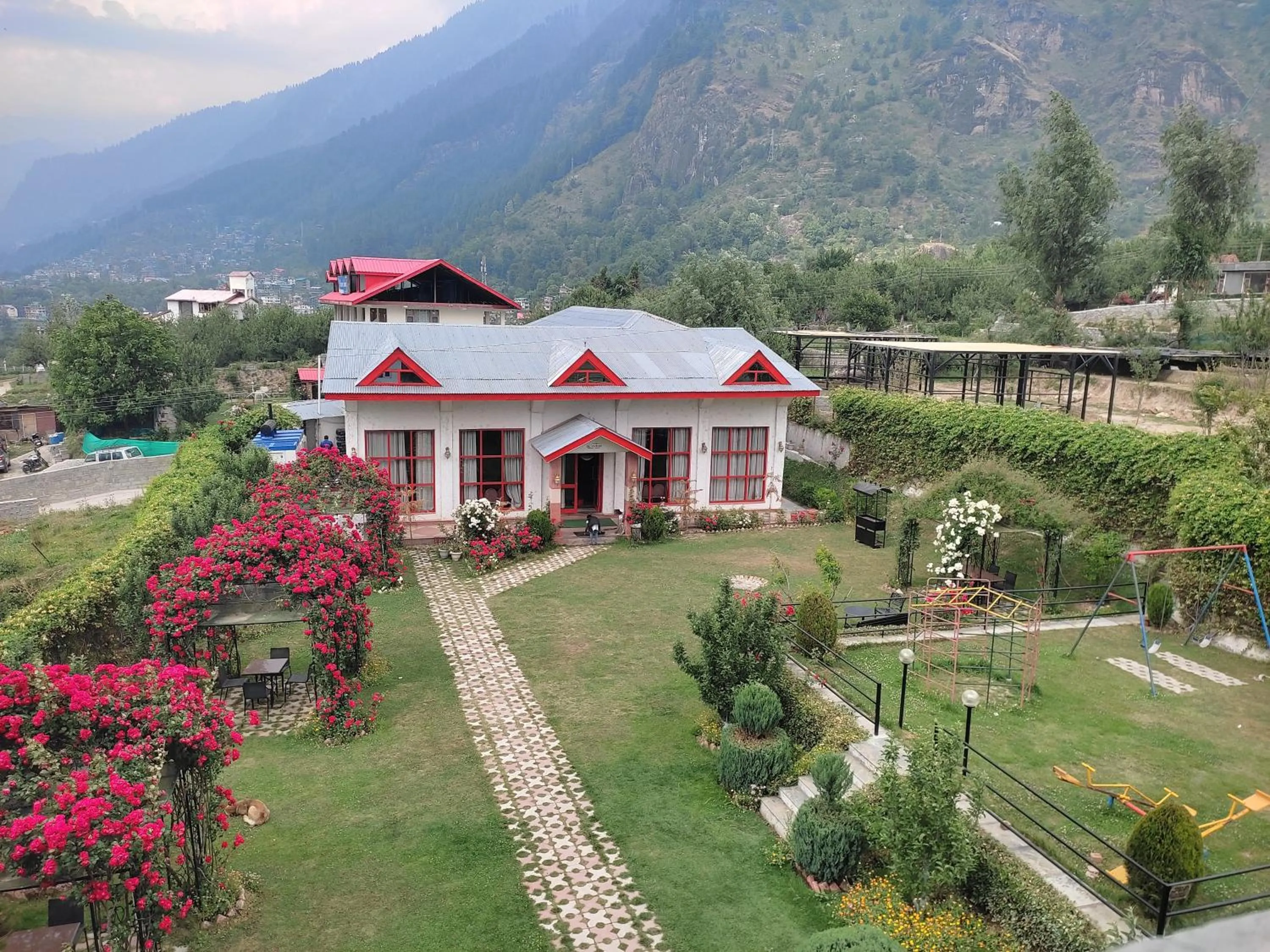 Property building in De Vivendi Resorts, Manali with 35000 Sqft Open Lawn