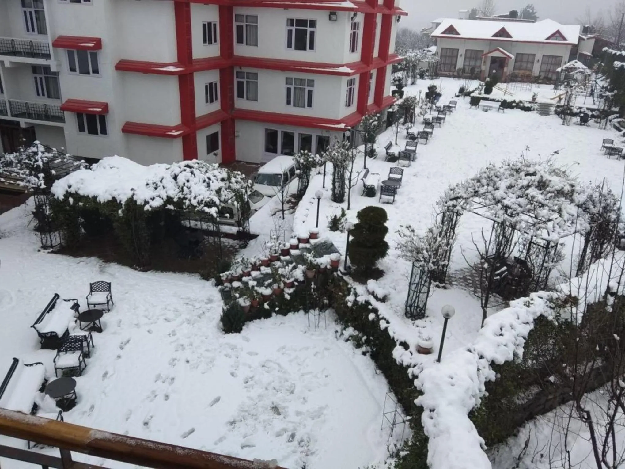 Property building in De Vivendi Resorts, Manali with 35000 Sqft Open Lawn