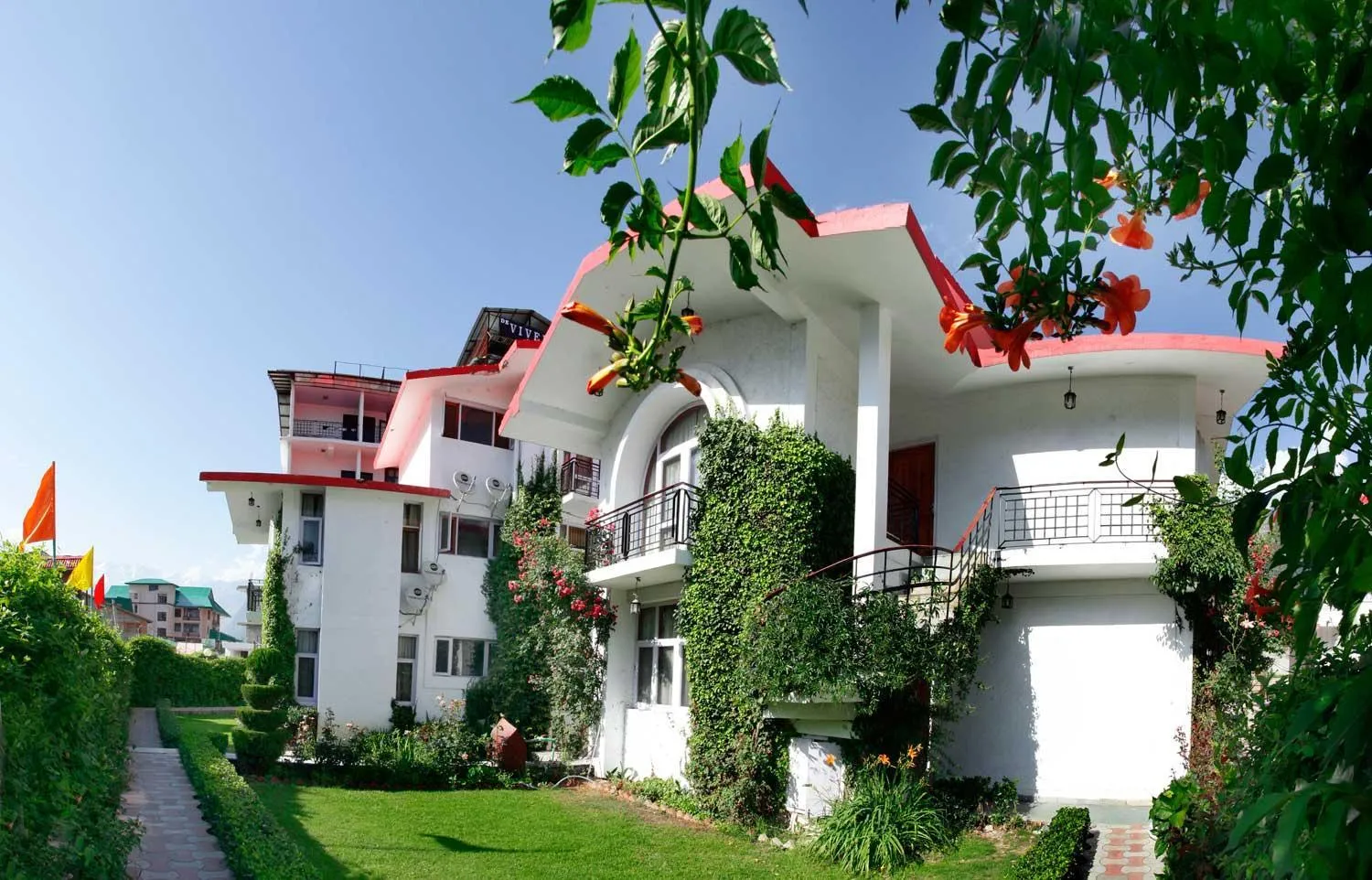 Property building in De Vivendi Resorts, Manali with 35000 Sqft Open Lawn