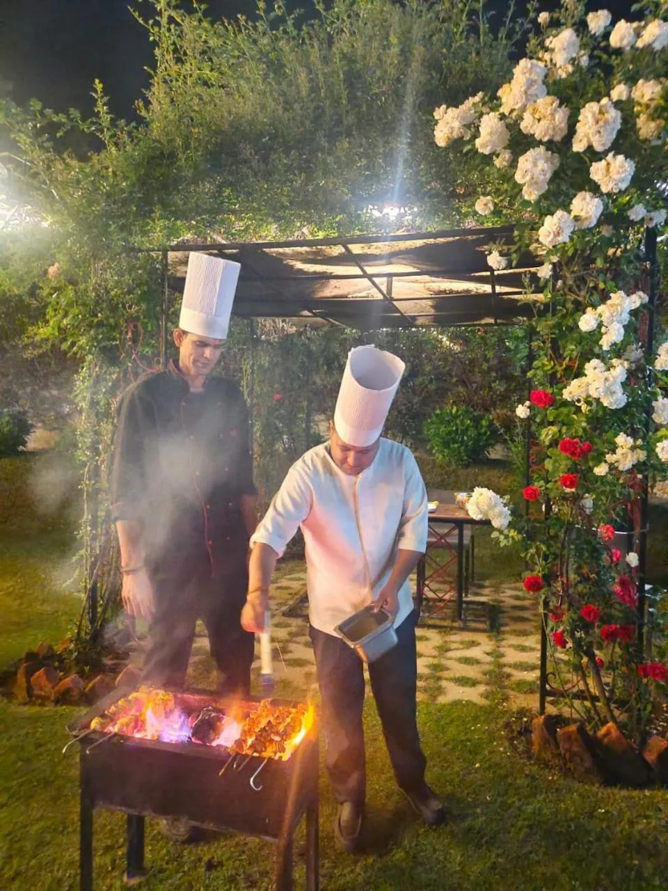 BBQ facilities in De Vivendi Resorts, Manali with 35000 Sqft Open Lawn