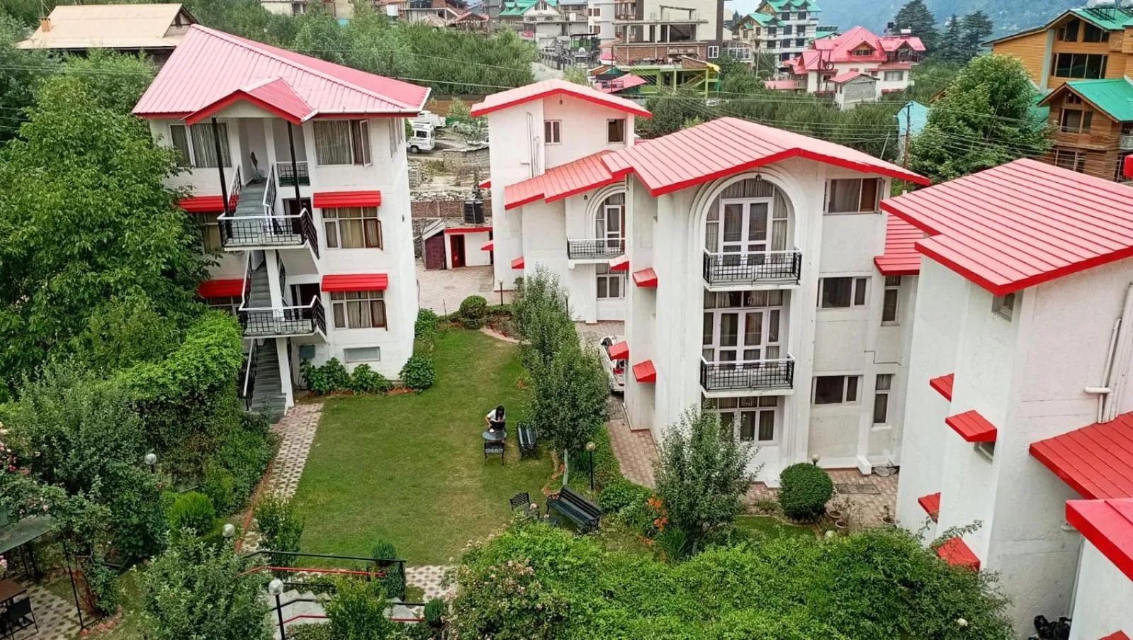 Property building in De Vivendi Resorts, Manali with 35000 Sqft Open Lawn