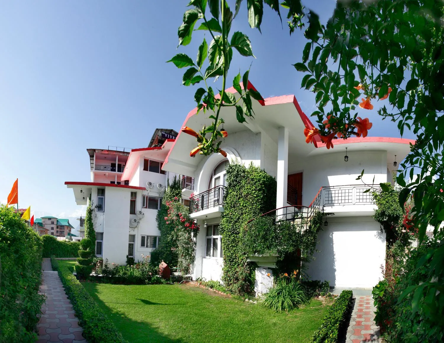 Property building in De Vivendi Resorts, Manali with 35000 Sqft Open Lawn