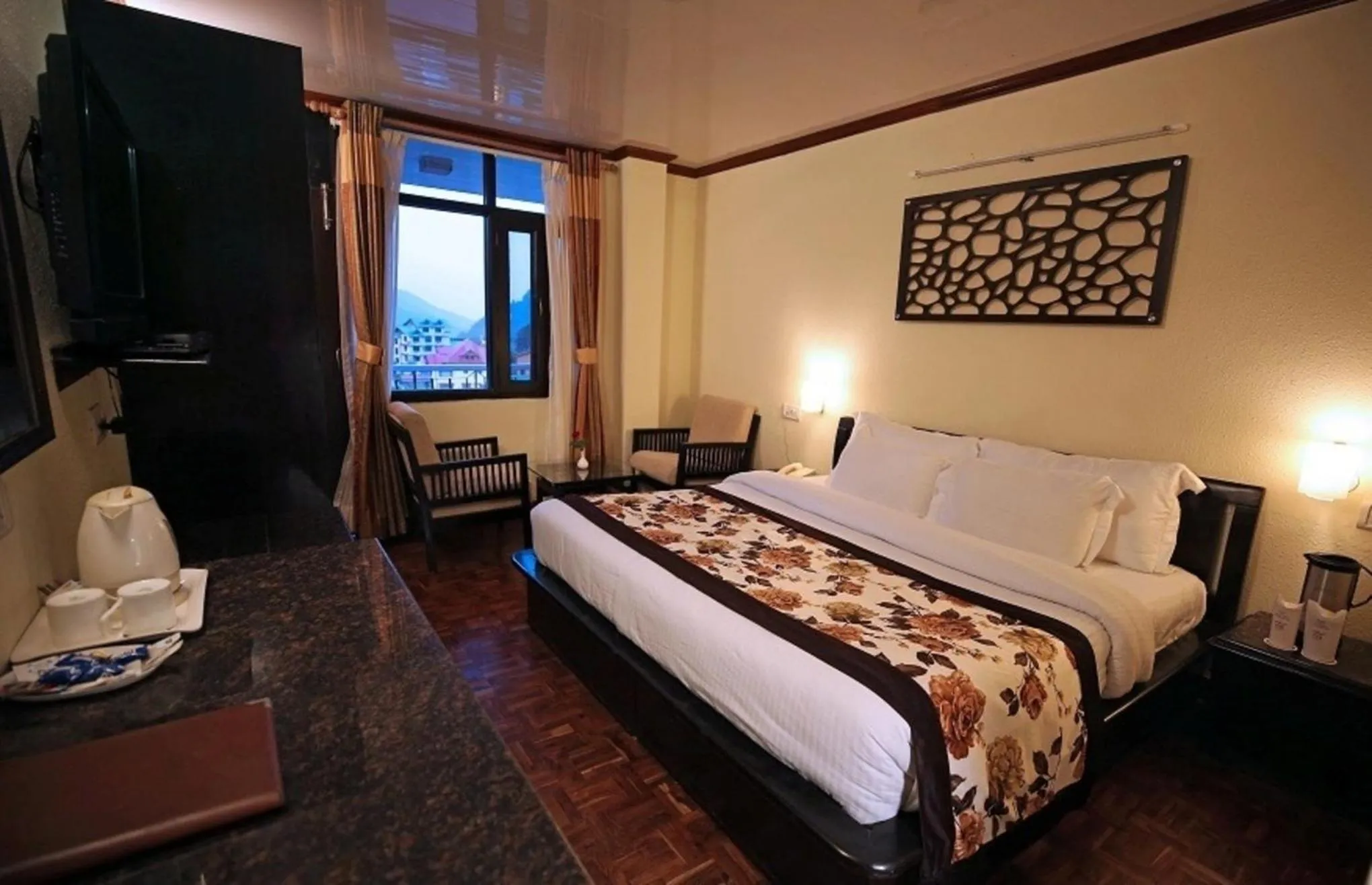 Bedroom, Bed in De Vivendi Resorts, Manali with 35000 Sqft Open Lawn