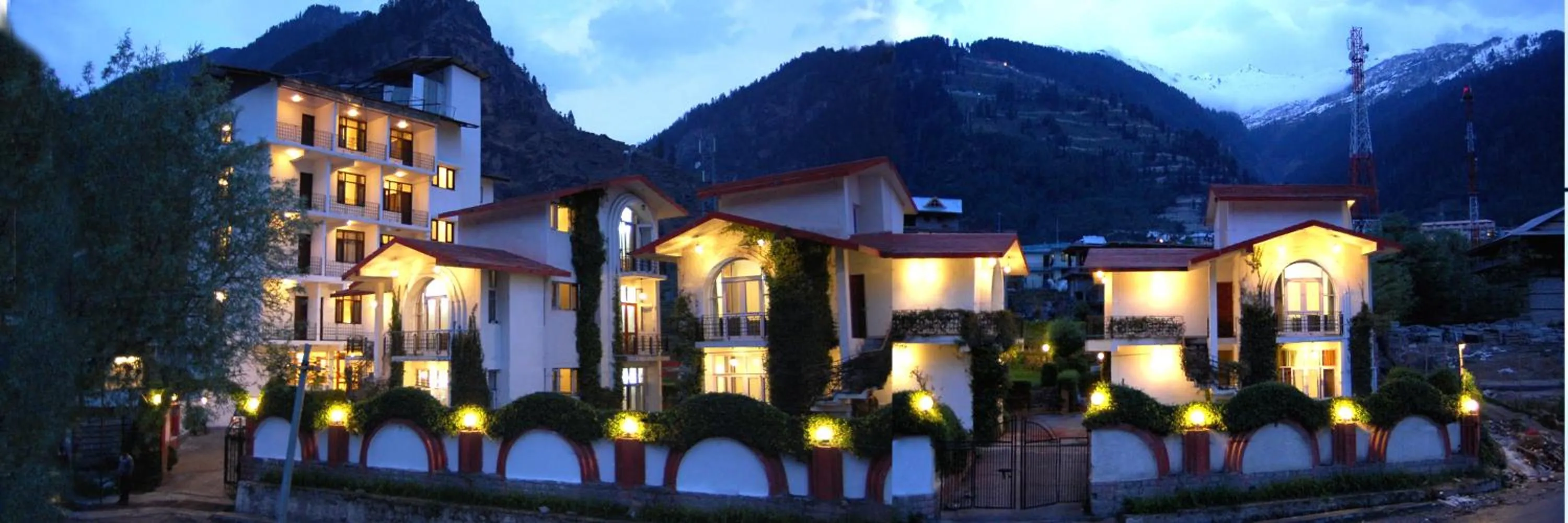 Property building in De Vivendi Resorts, Manali with 35000 Sqft Open Lawn