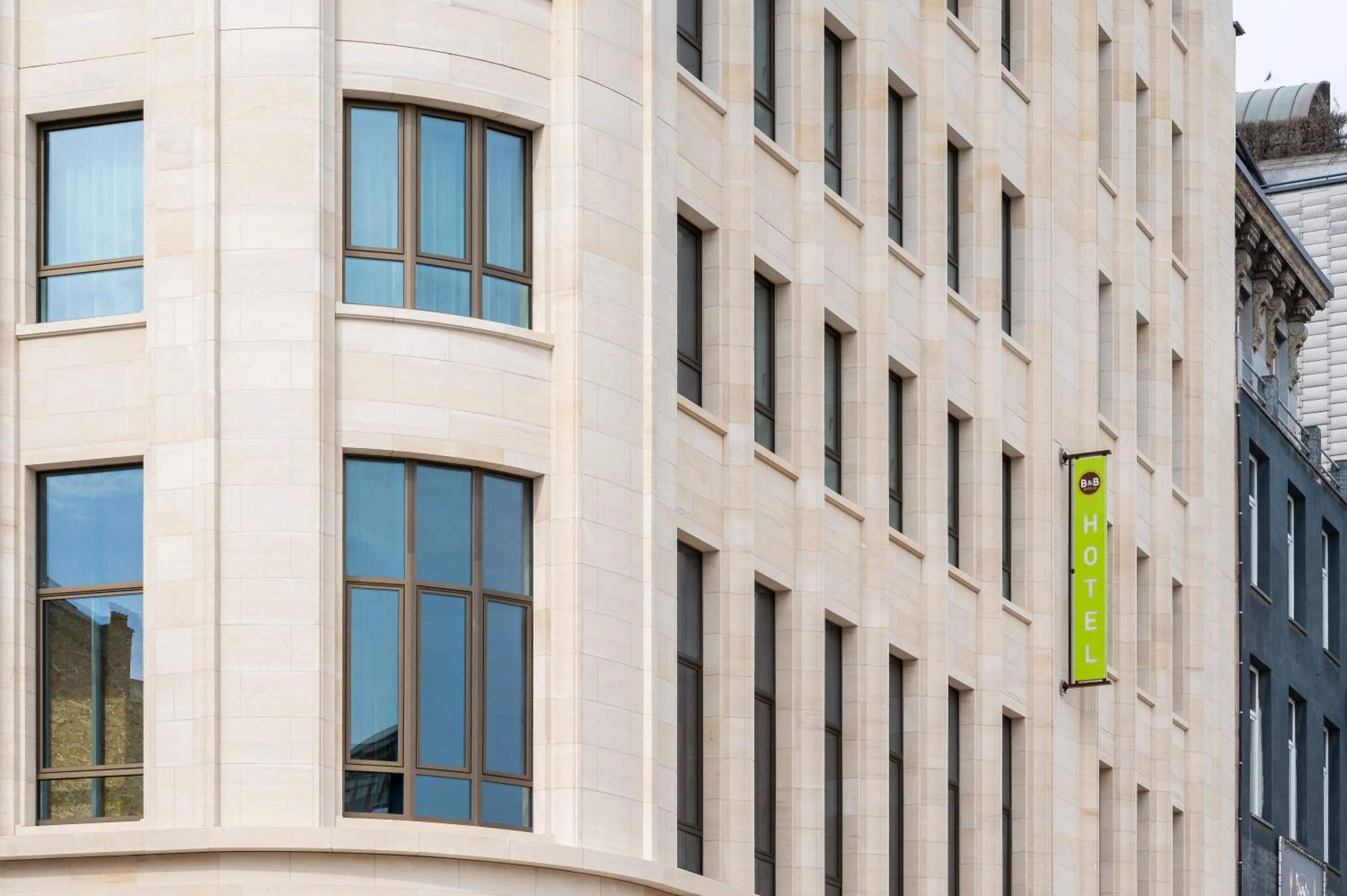 Facade/entrance in B&B HOTEL Antwerpen Centrum
