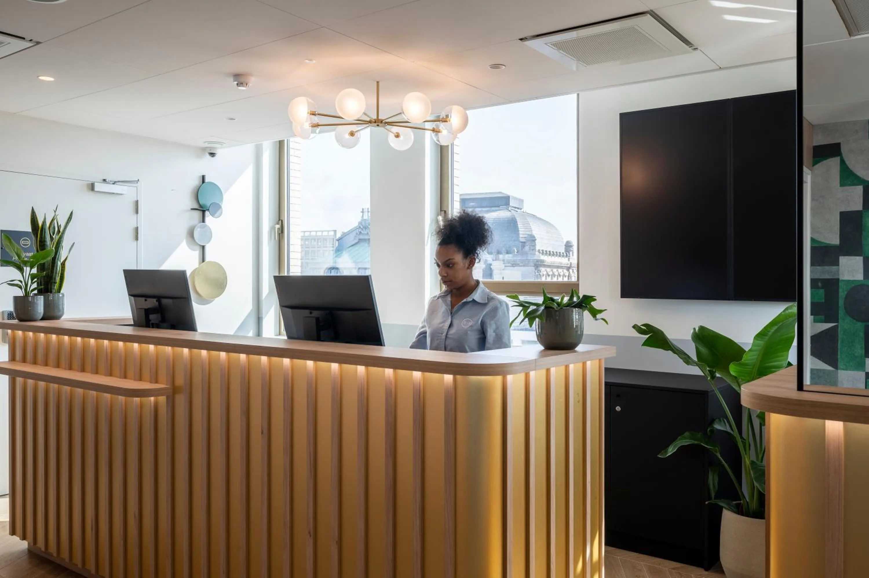 Lobby or reception in B&B HOTEL Antwerpen Centrum