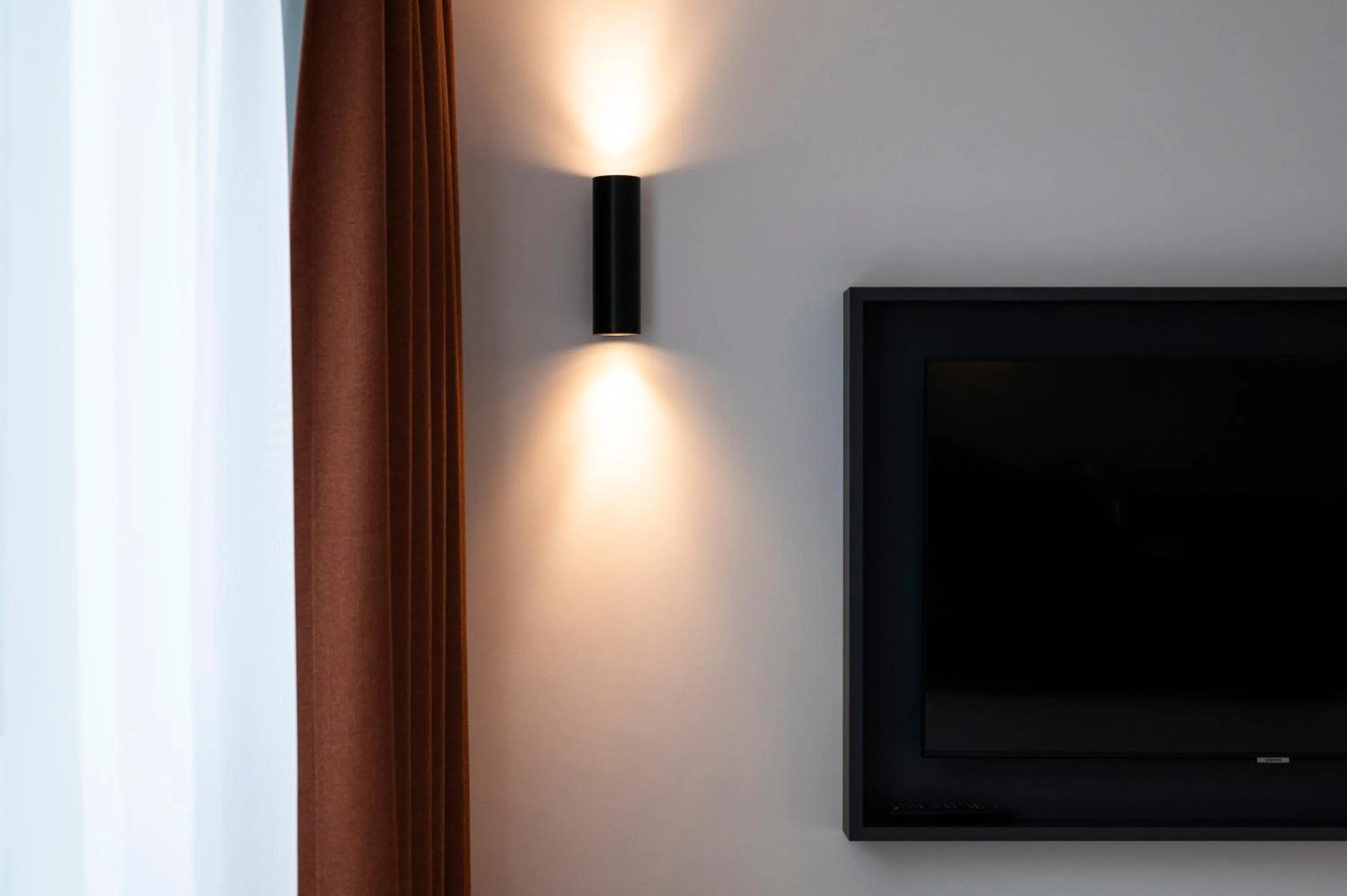 TV and multimedia in B&B HOTEL Antwerpen Centrum