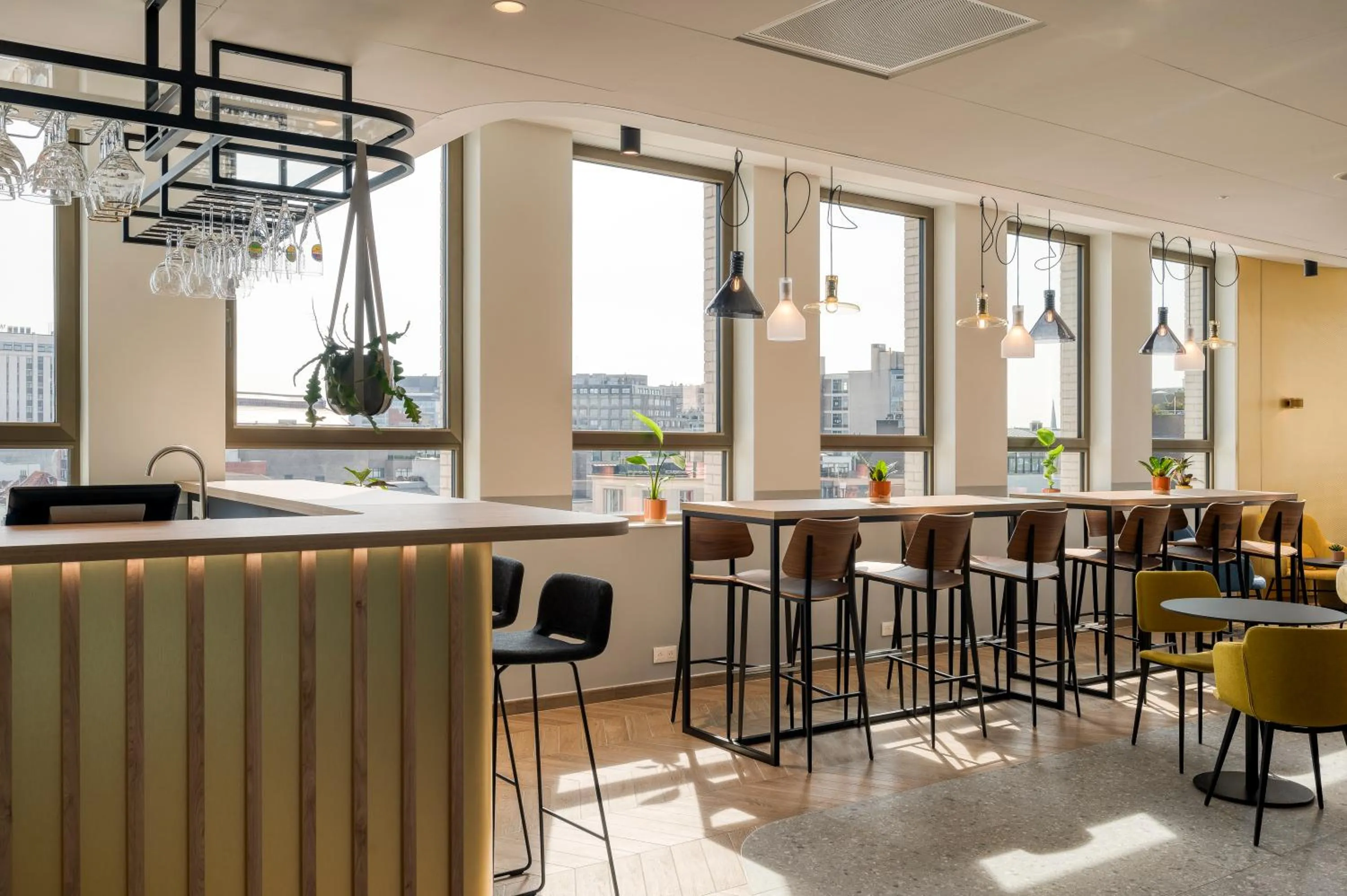 Lounge or bar in B&B HOTEL Antwerpen Centrum