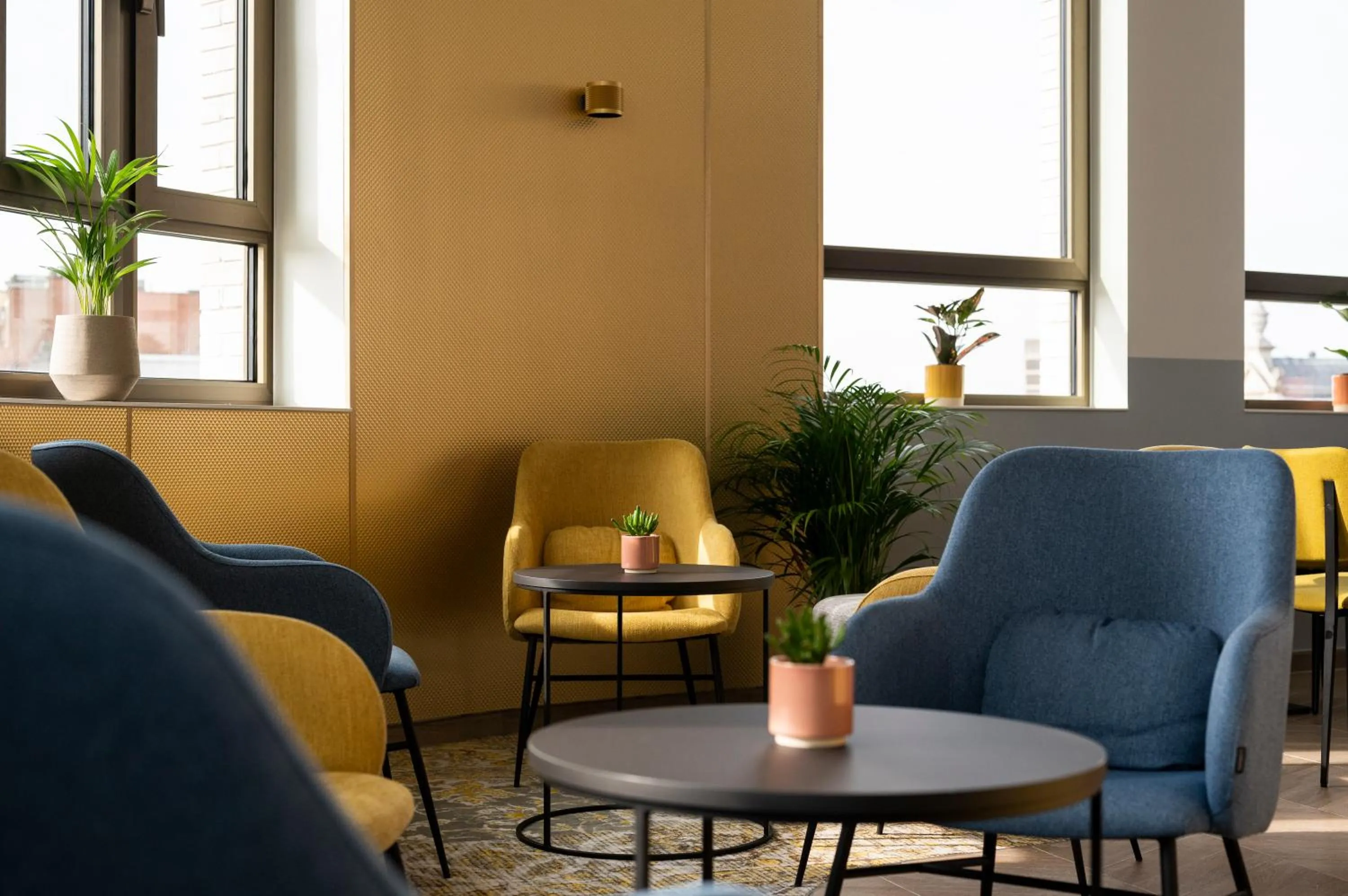 Lounge or bar in B&B HOTEL Antwerpen Centrum