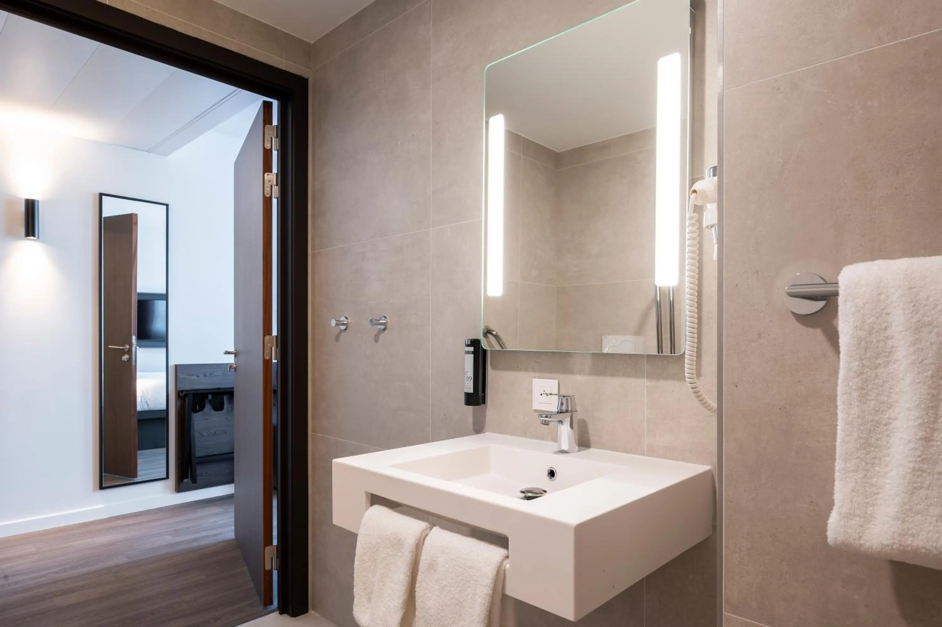 Bathroom in B&B HOTEL Antwerpen Centrum