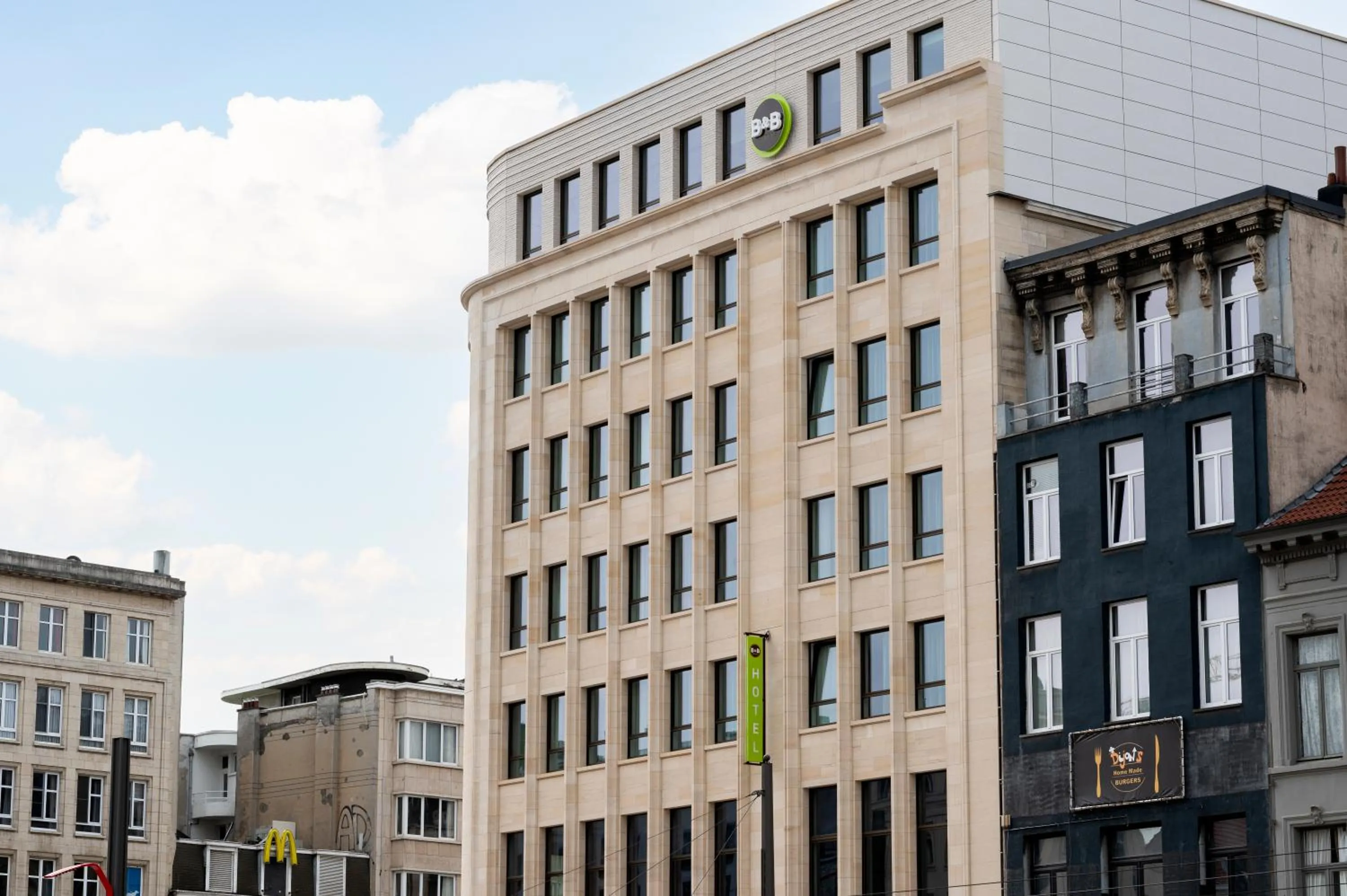 Facade/entrance in B&B HOTEL Antwerpen Centrum