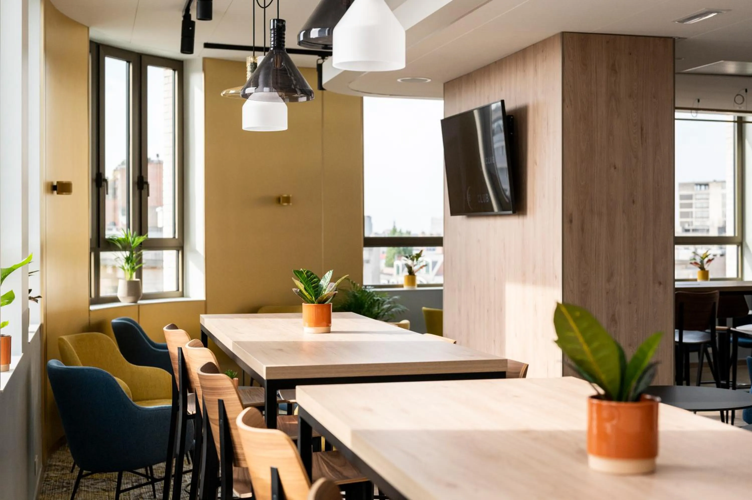 Lounge or bar in B&B HOTEL Antwerpen Centrum