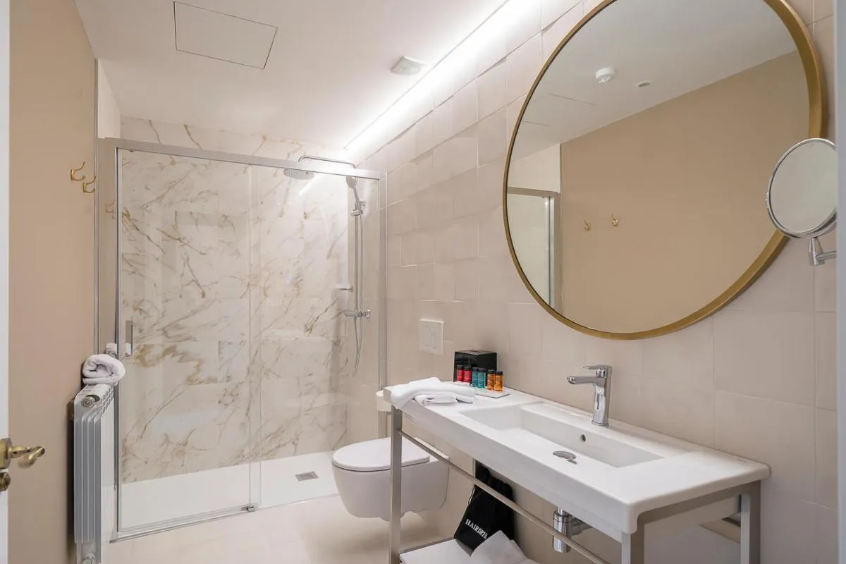 Shower in Hotel Palacio De Luko