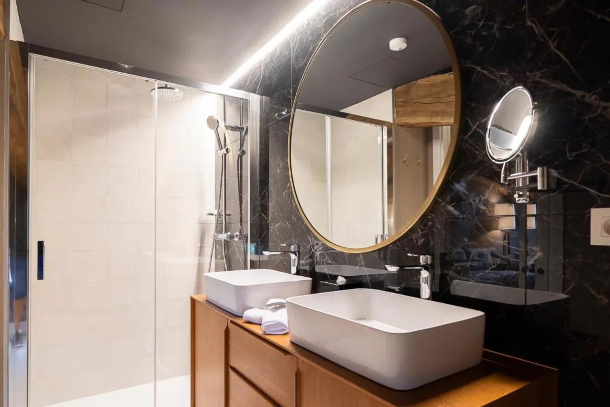 Shower in Hotel Palacio De Luko