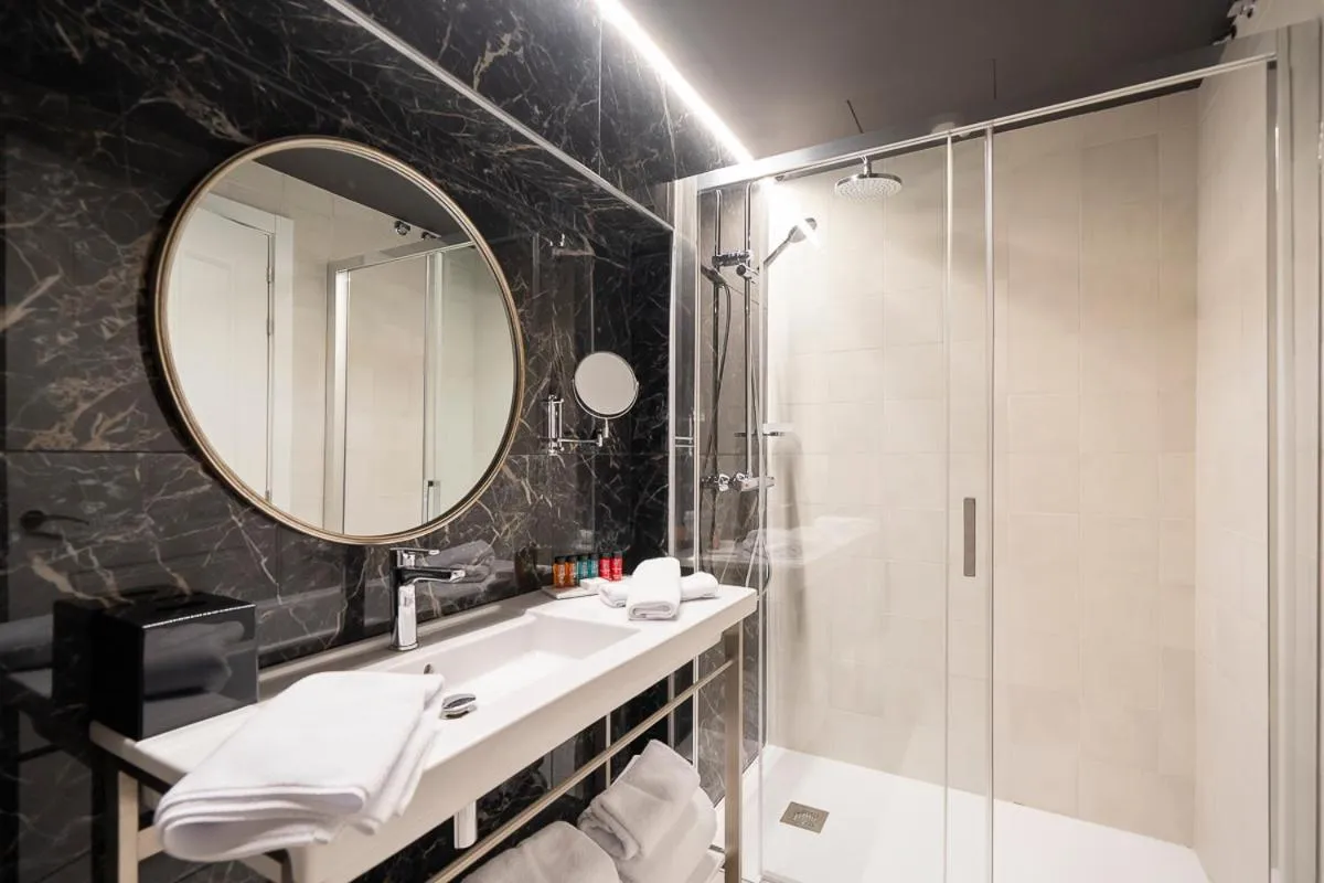 Shower in Hotel Palacio De Luko