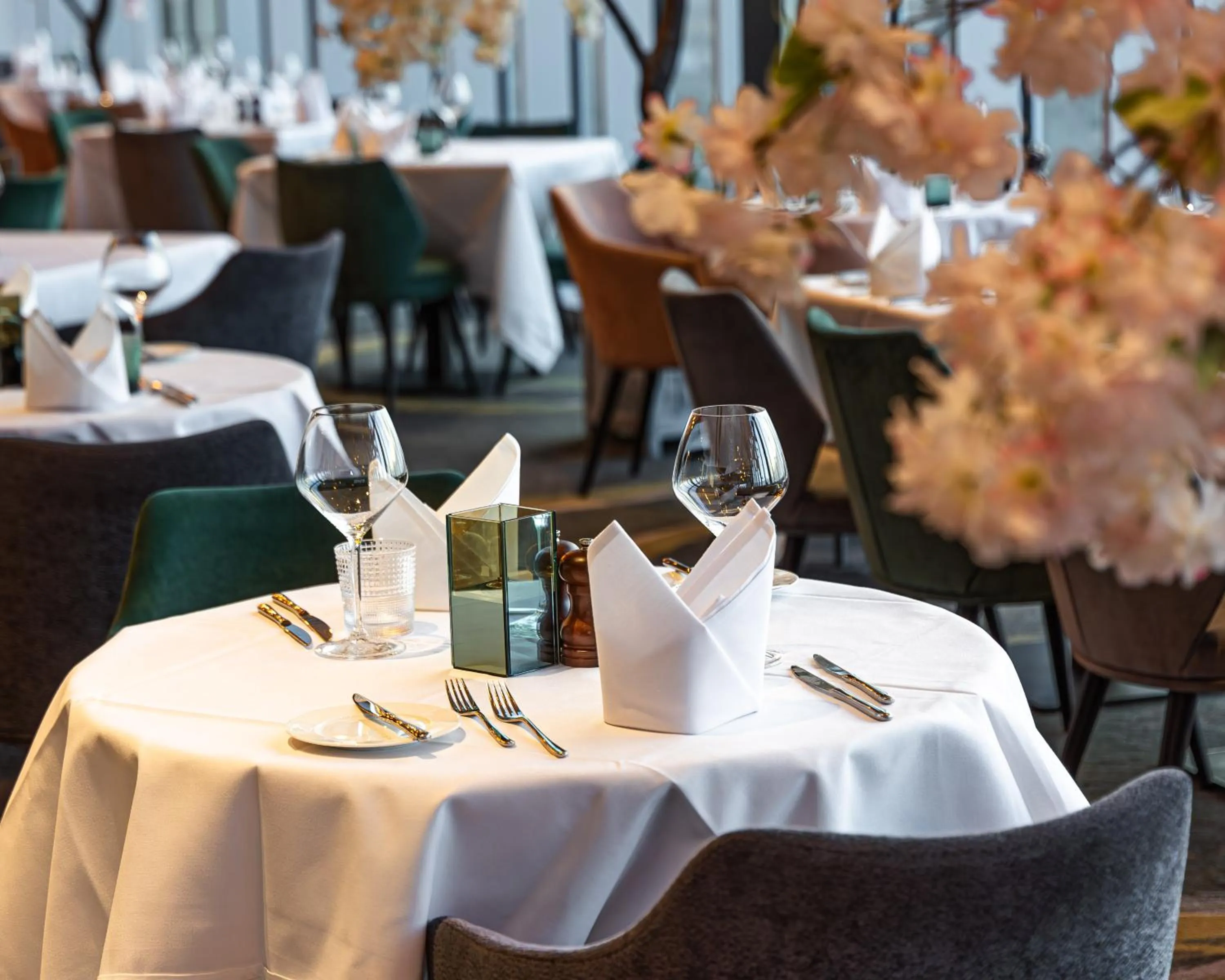 Restaurant/places to eat in Hotel La Tour