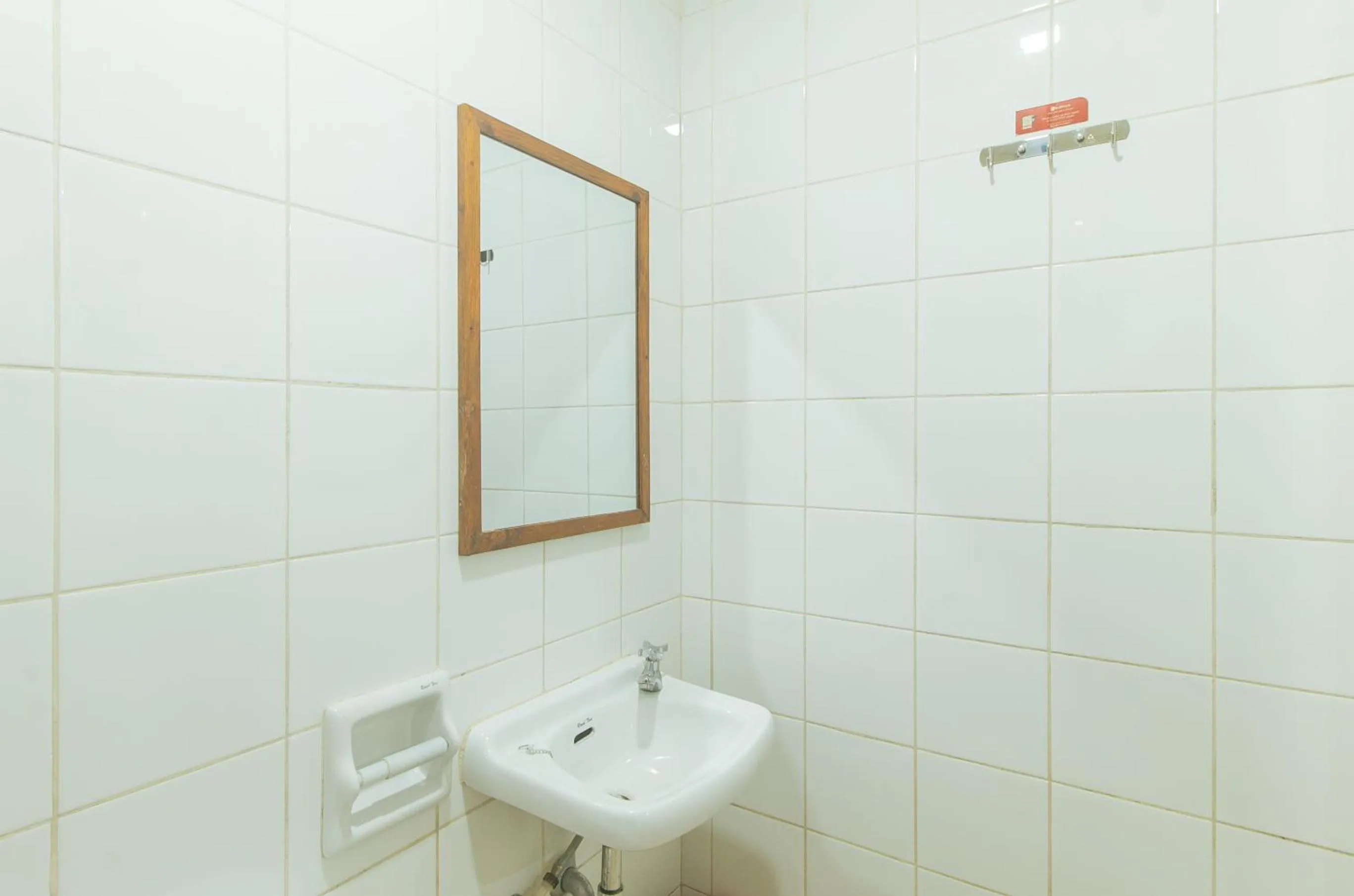 Bathroom in RedDoorz near EDSA Camp Crame