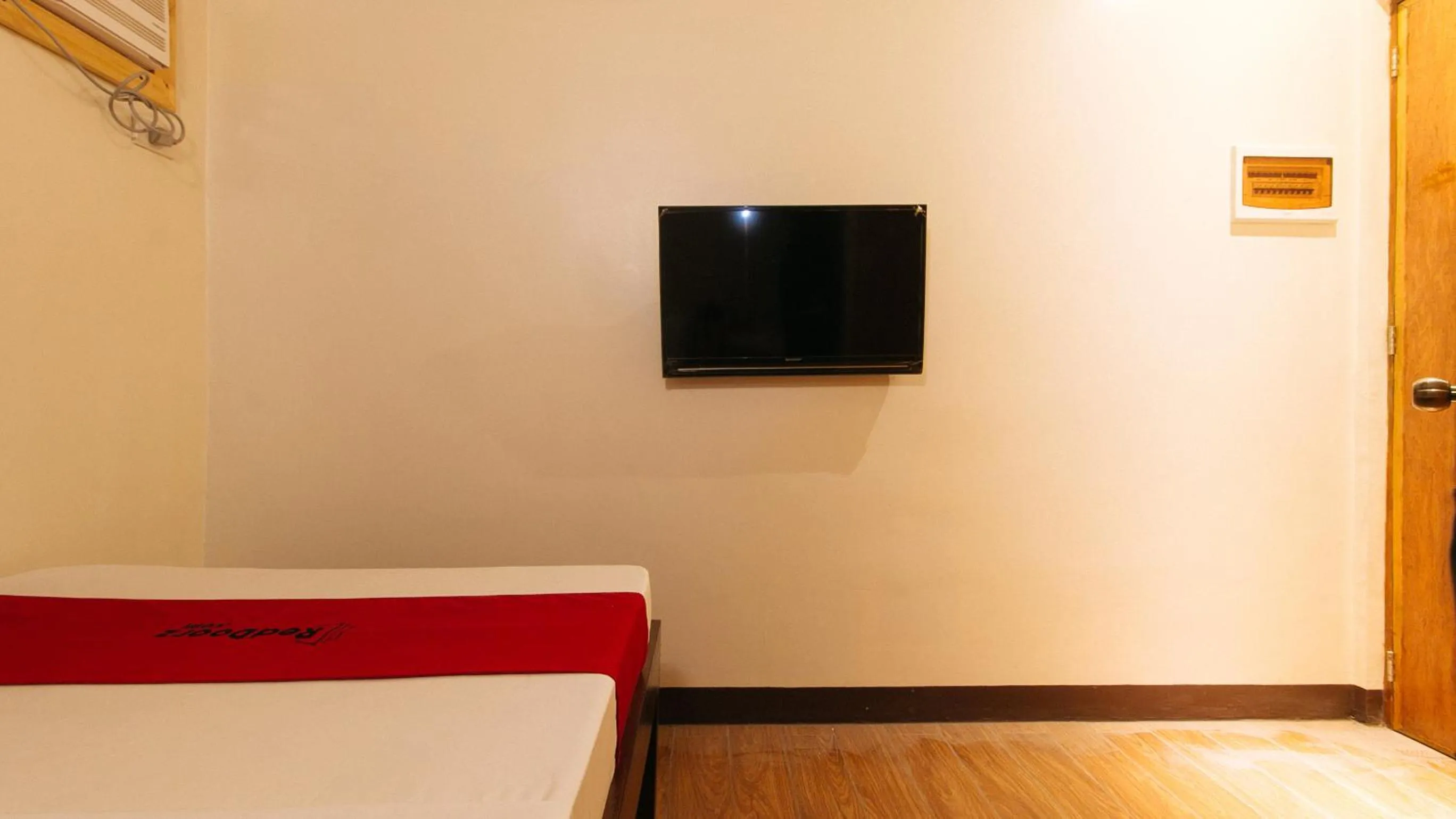 TV and multimedia, Bed in RedDoorz near EDSA Camp Crame