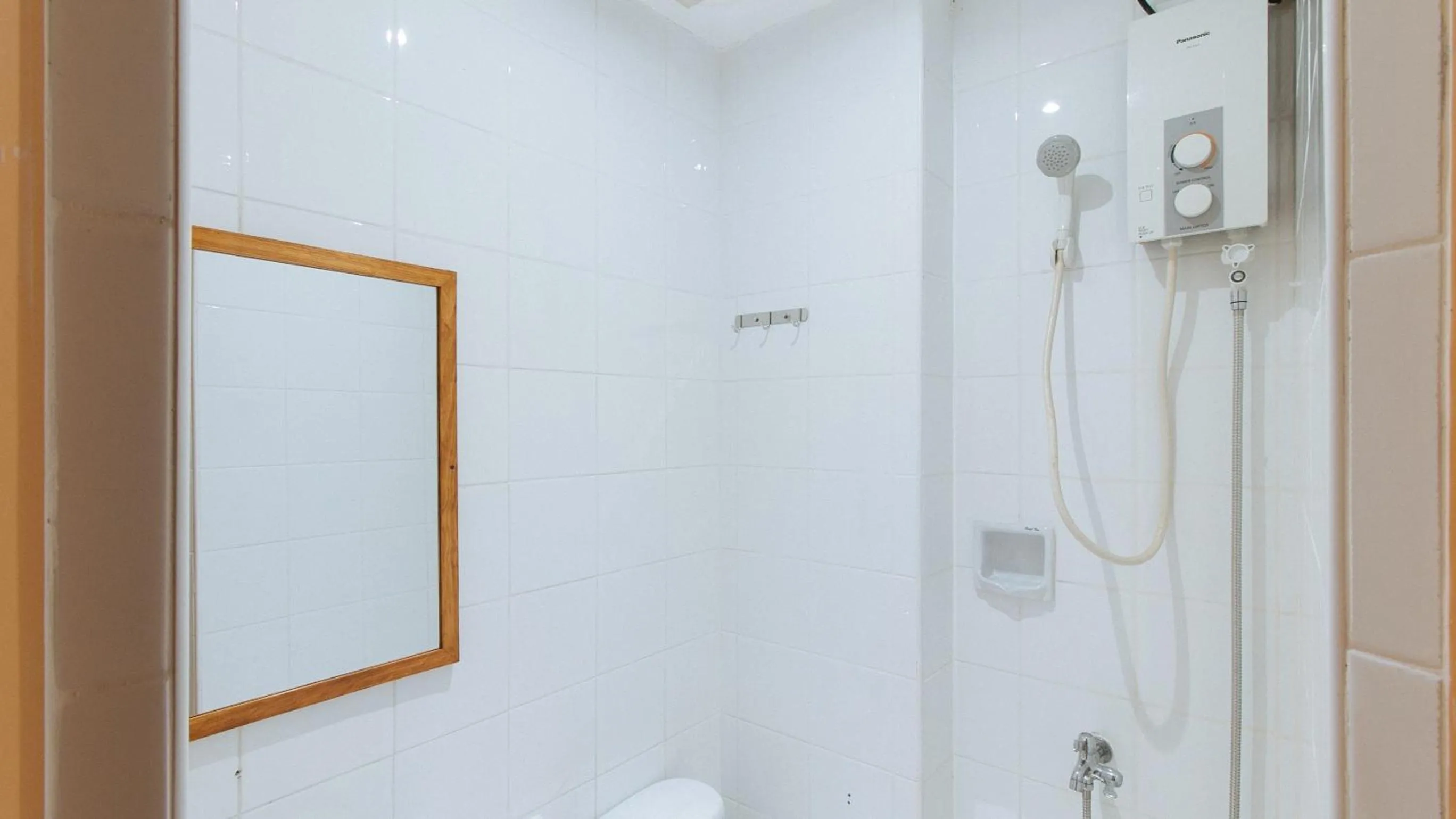 Bathroom in RedDoorz near EDSA Camp Crame