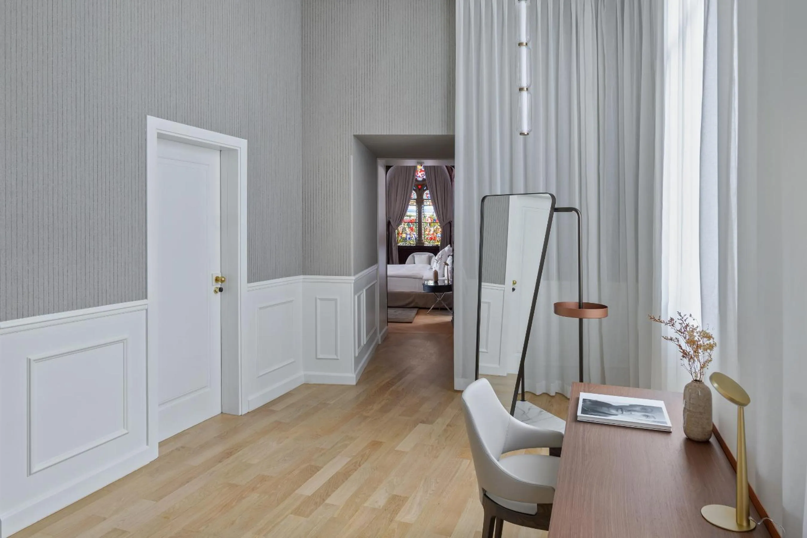 Bedroom, Bed in Château d'Ouchy