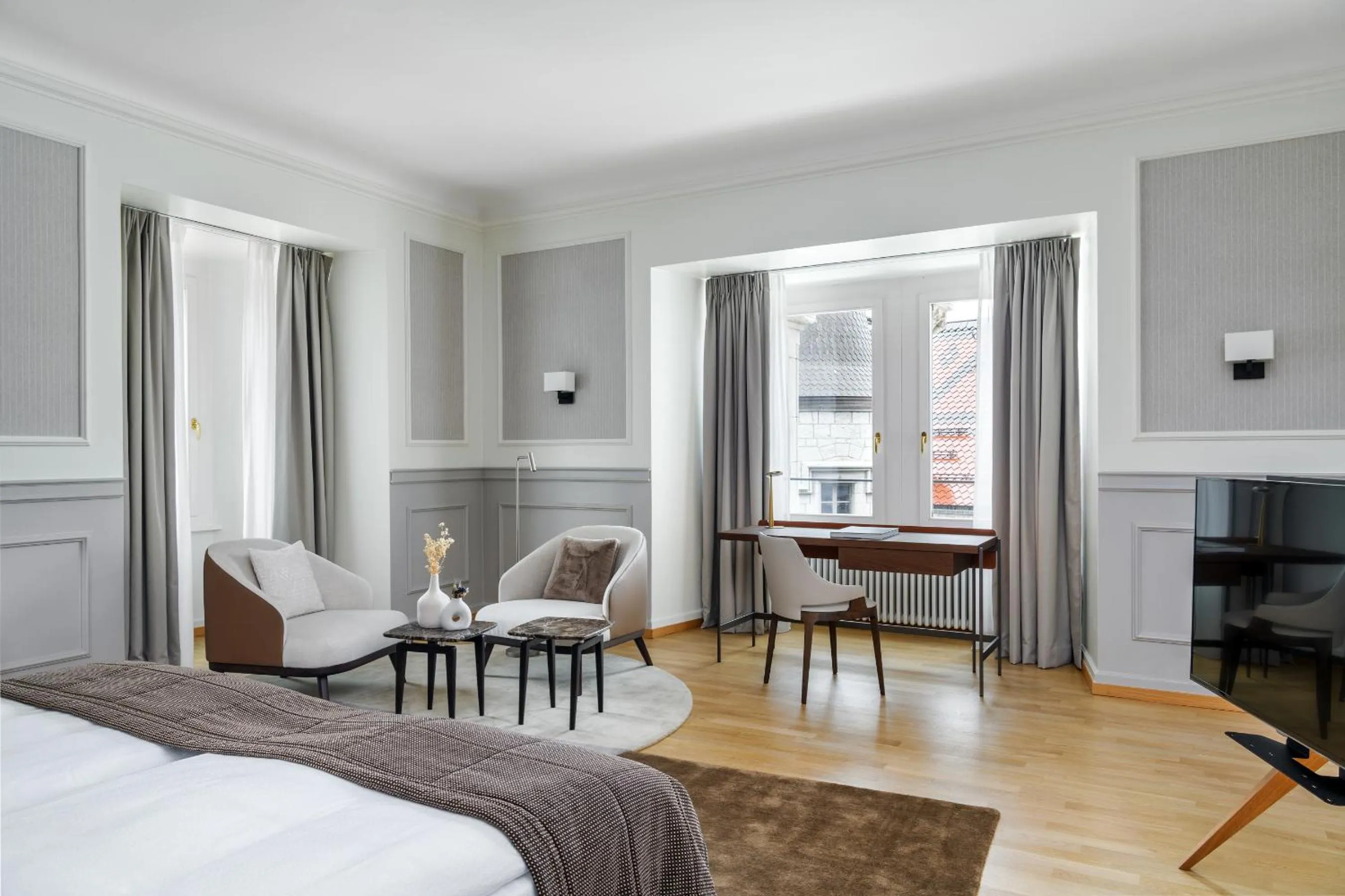 Bedroom, Bed in Château d'Ouchy