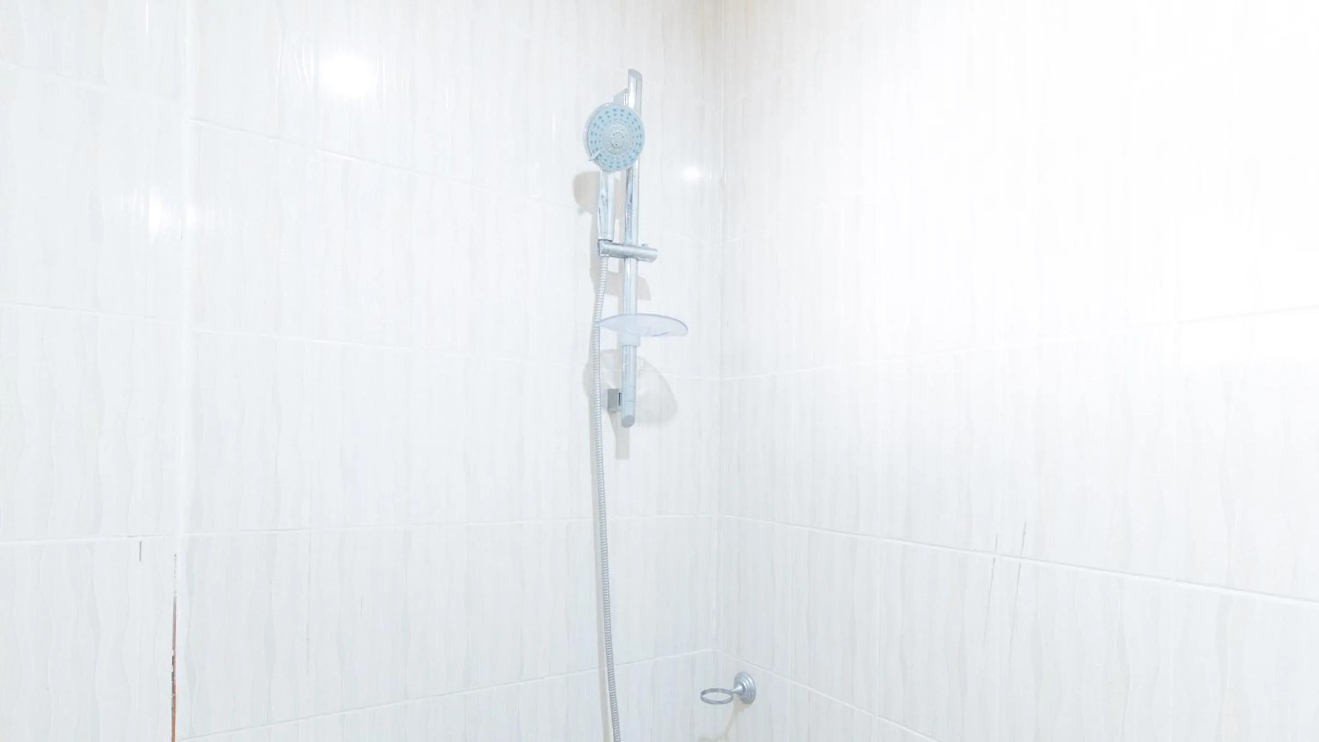 Shower in RedDoorz at RJs Bldg near Lyceum Gen Trias Cavite