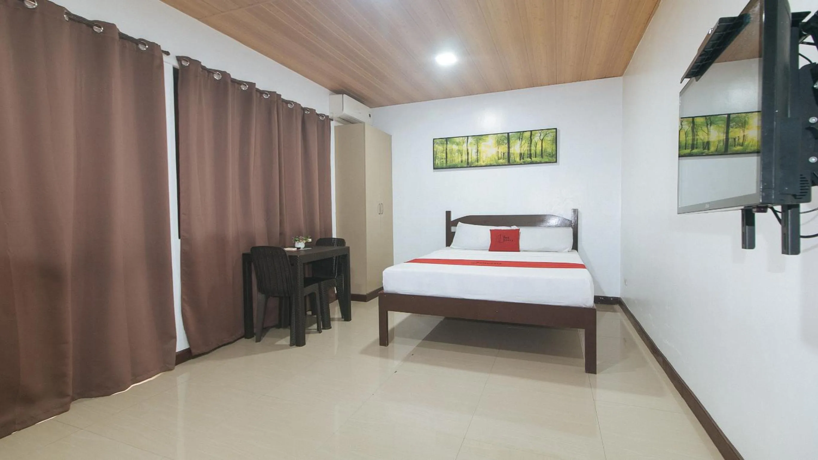 Bed in RedDoorz at RJs Bldg near Lyceum Gen Trias Cavite